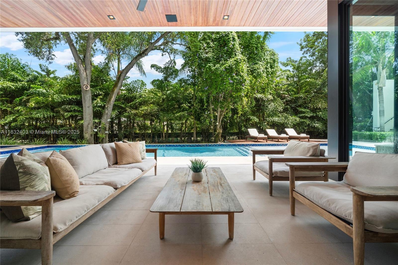 7610 SW 48th Ct Miami, FL 33143 7610 SW 48th Ct Miami, FL 33143