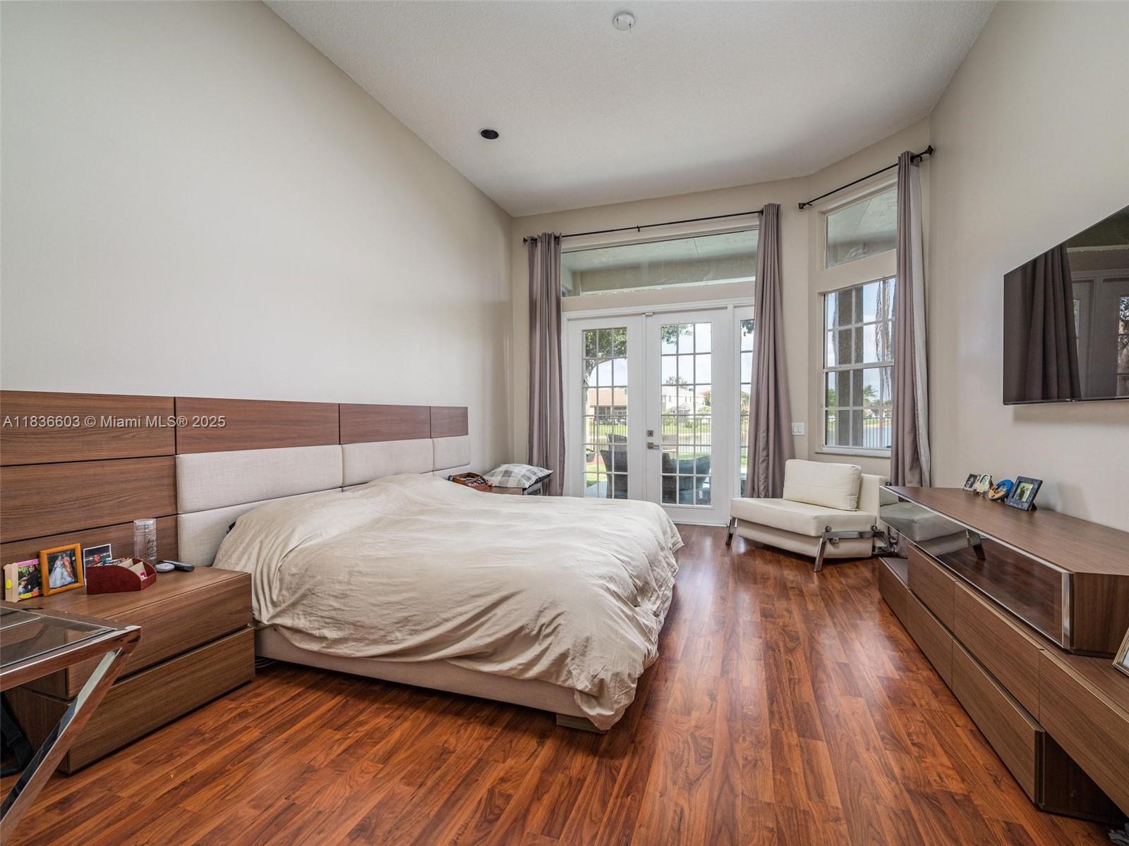 643 Lake Blvd Weston, FL 33326