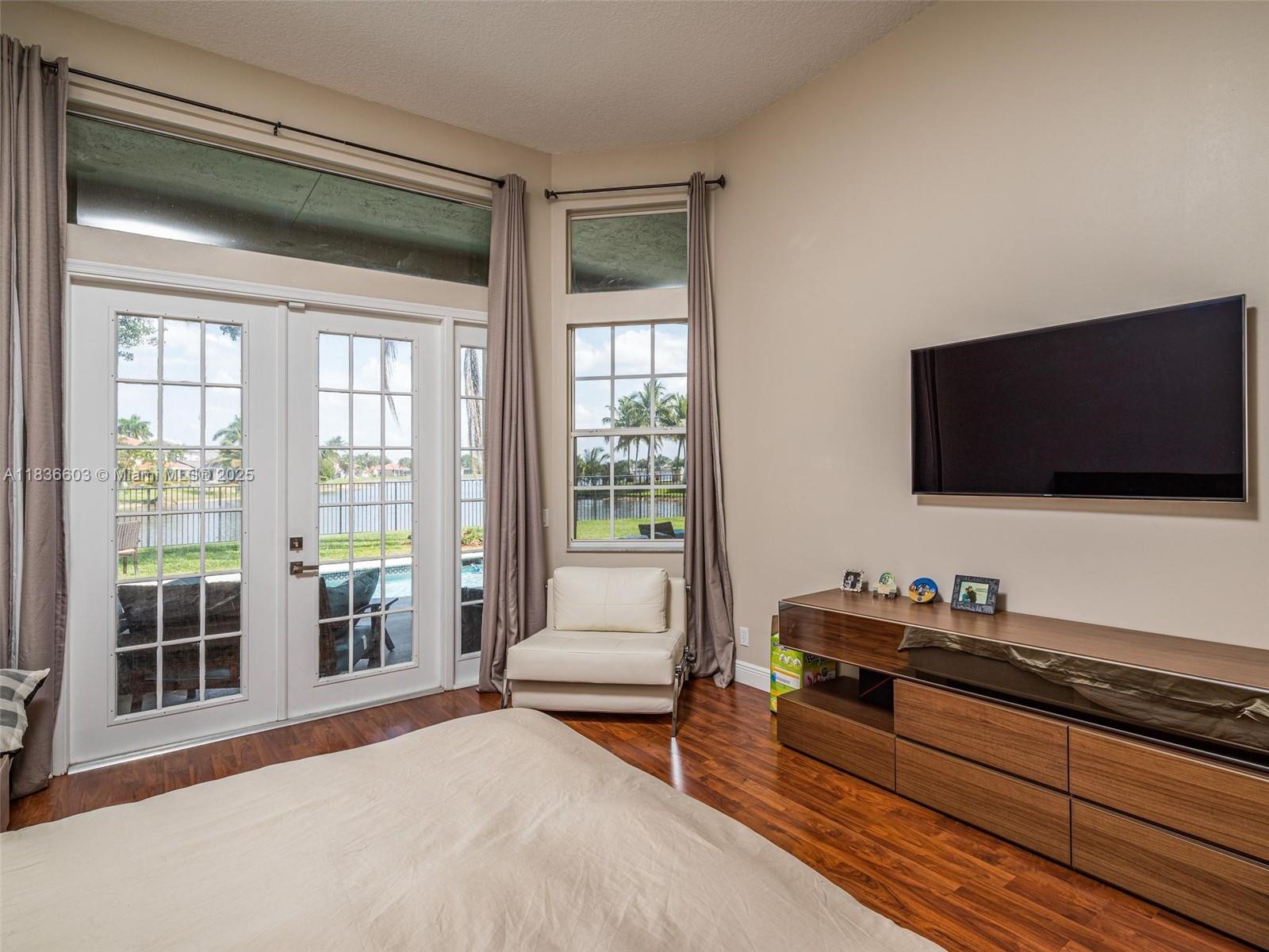 643 Lake Blvd Weston, FL 33326