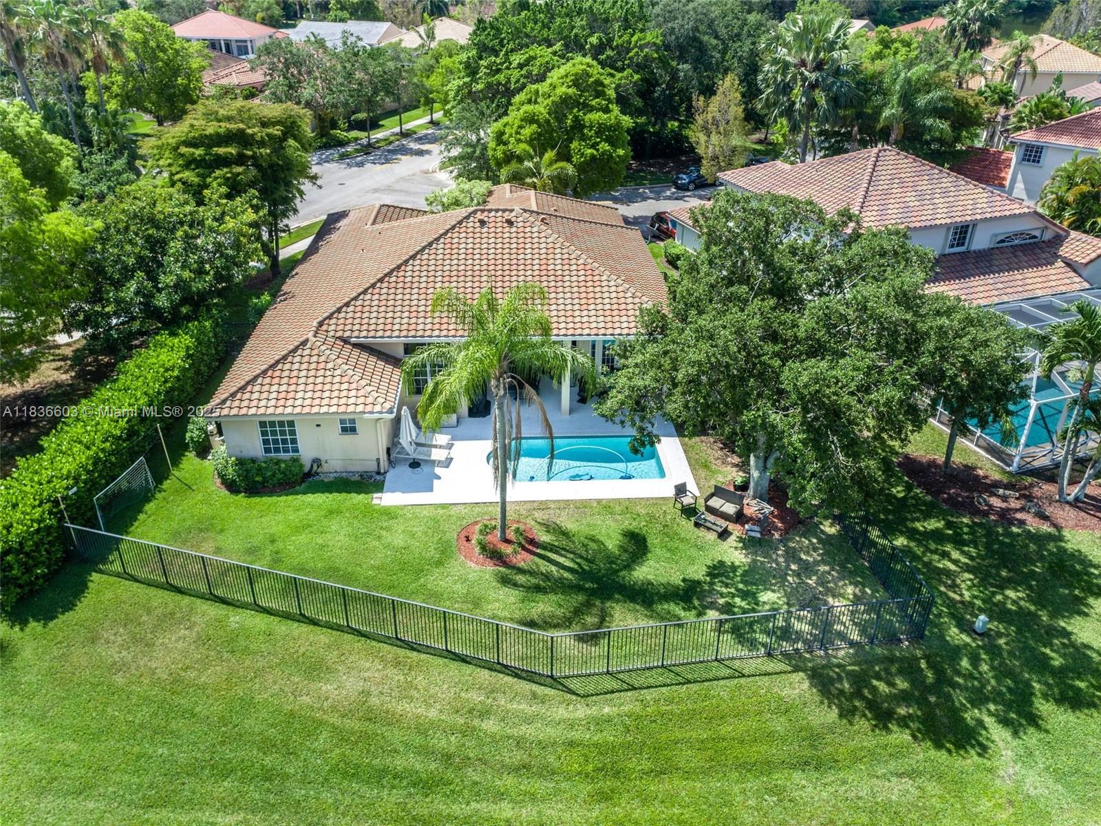 643 Lake Blvd Weston, FL 33326