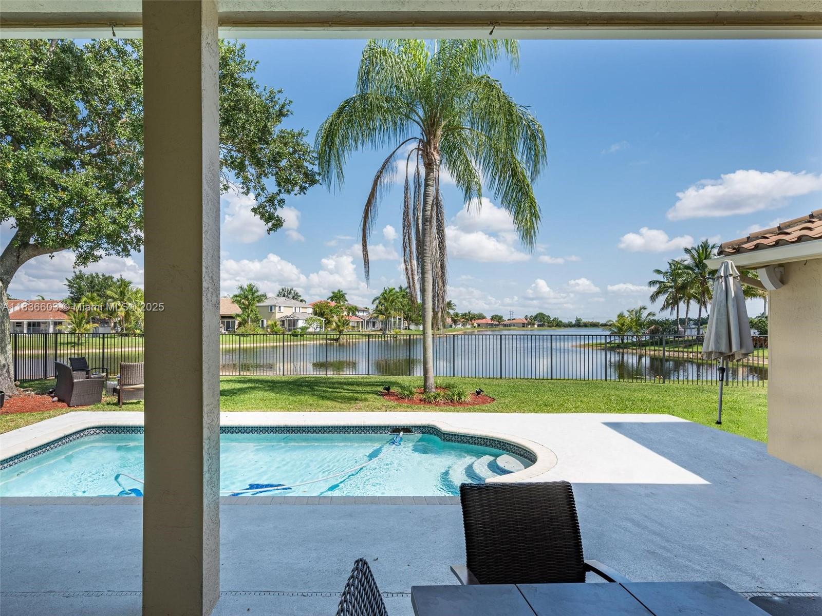 643 Lake Blvd Weston, FL 33326