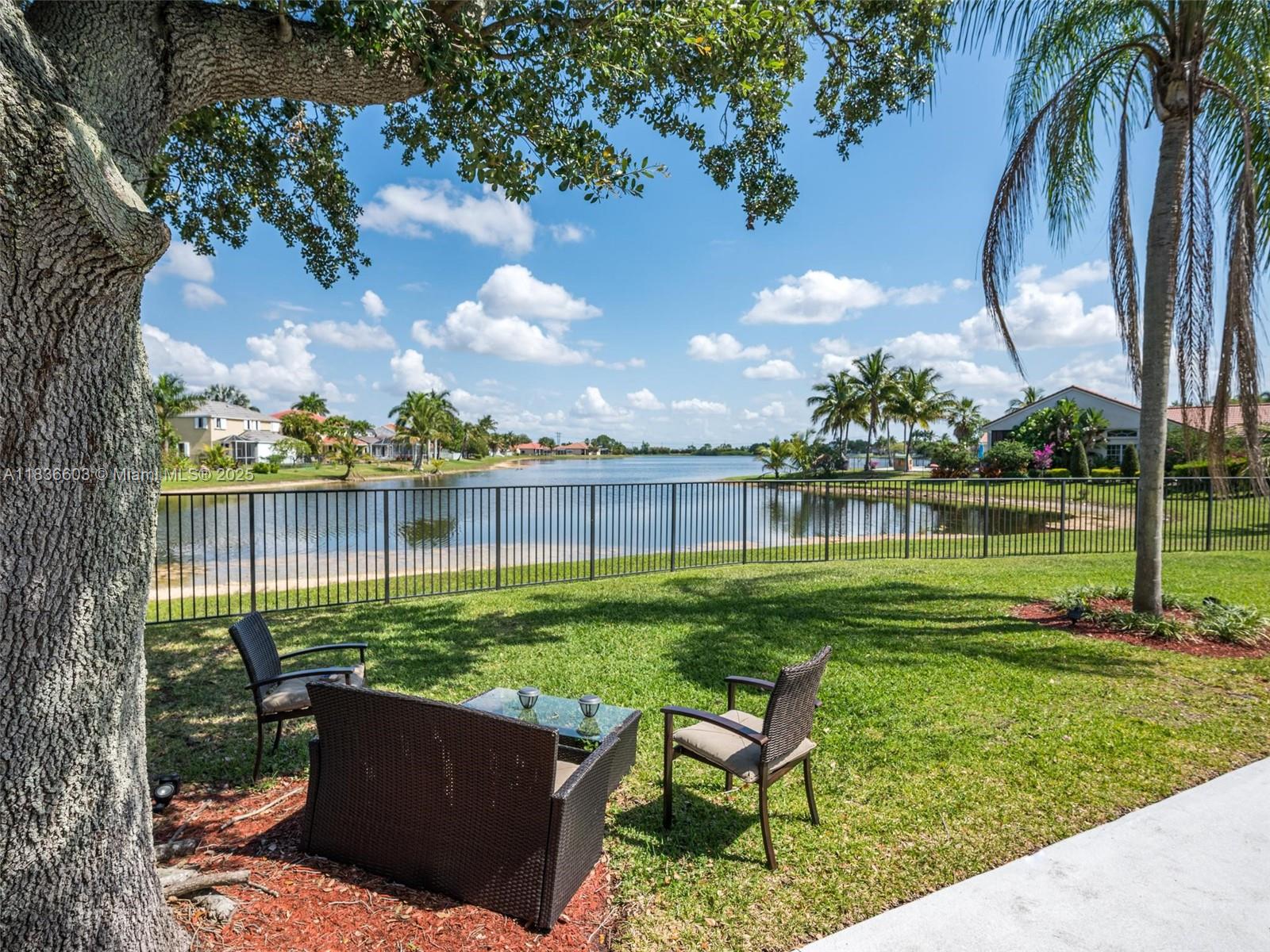 643 Lake Blvd Weston, FL 33326