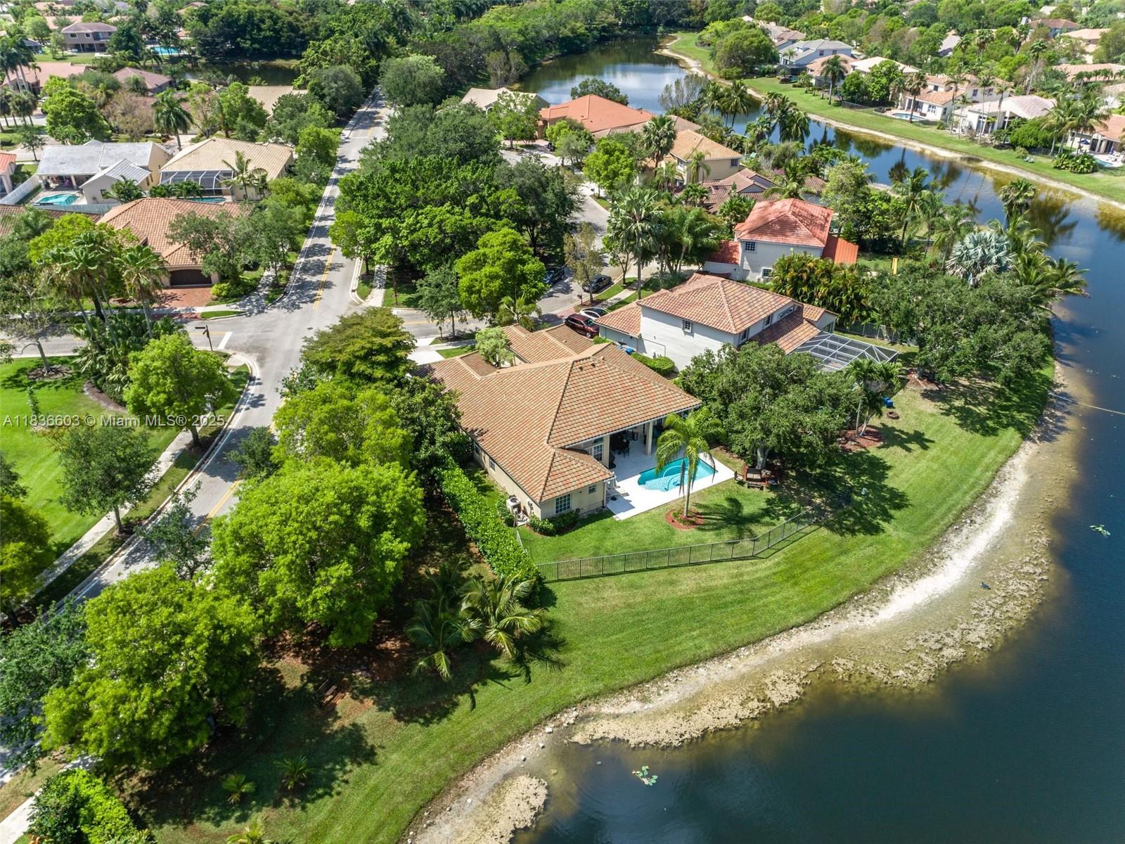 643 Lake Blvd Weston, FL 33326