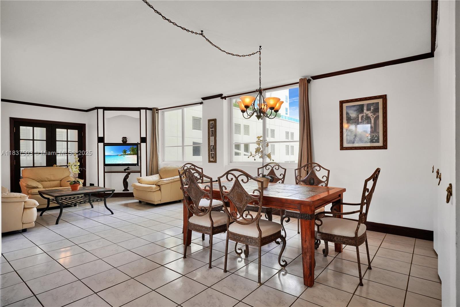 5005 Collins Ave #325