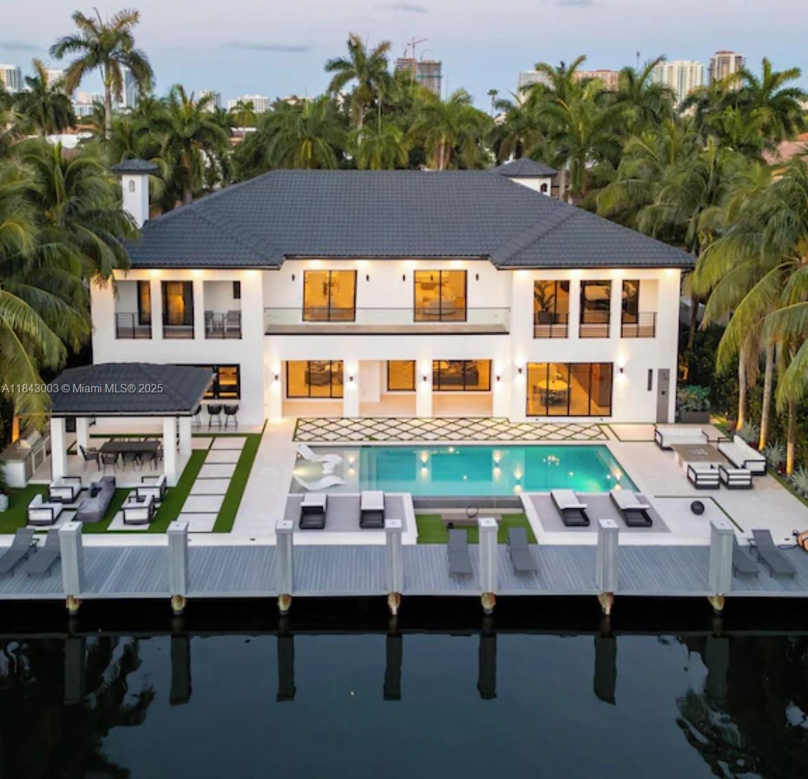 131 Royal Palm Dr