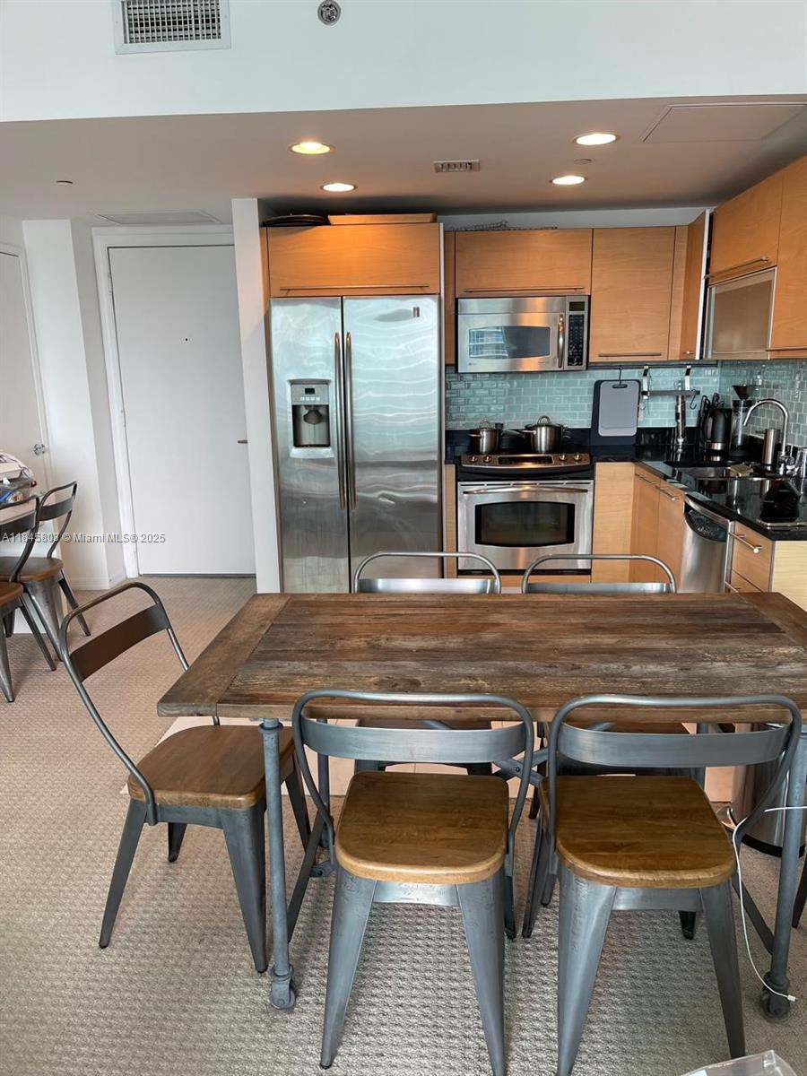 950 Brickell Bay Dr #3909