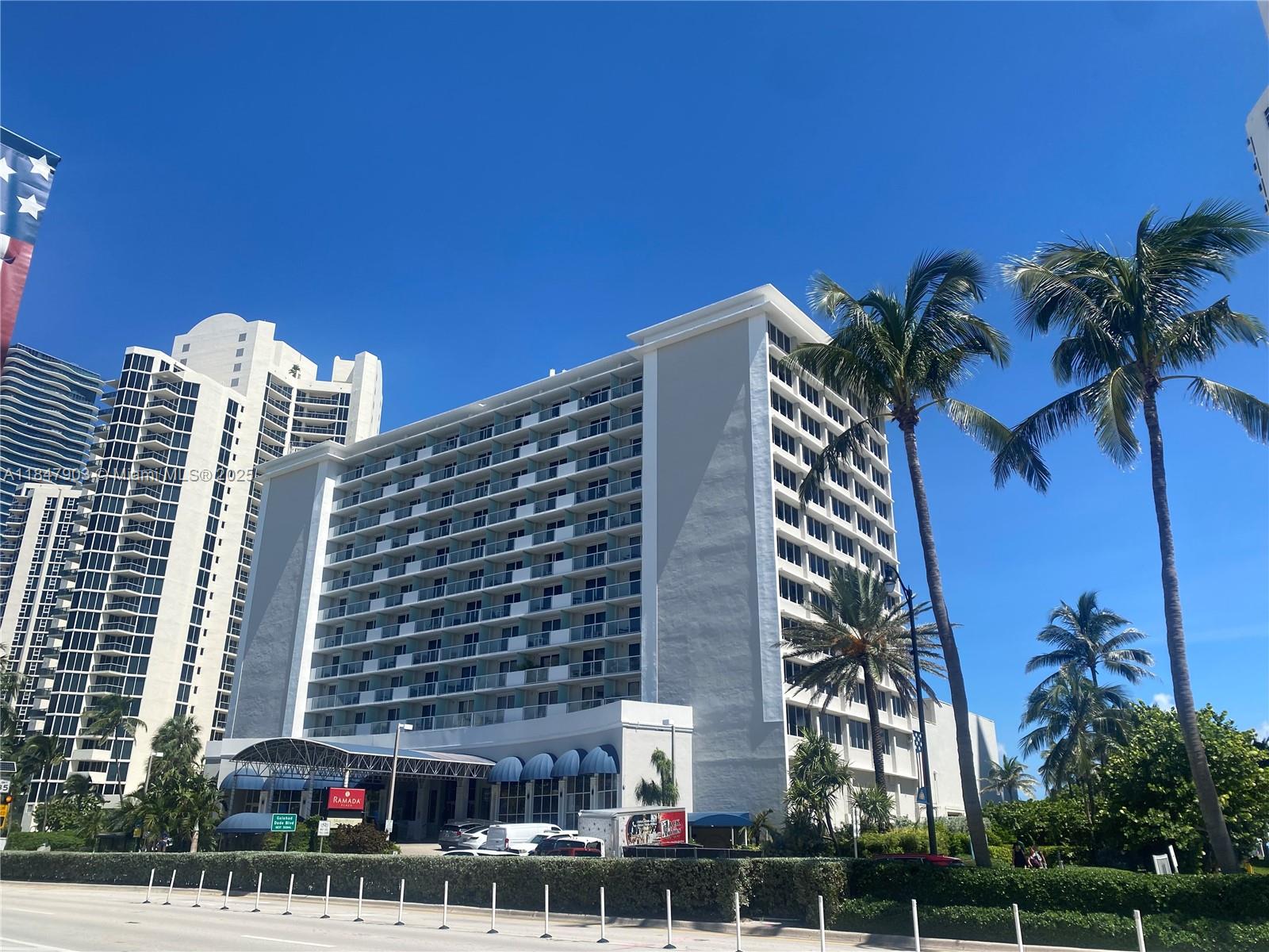 19201 Collins Ave #733