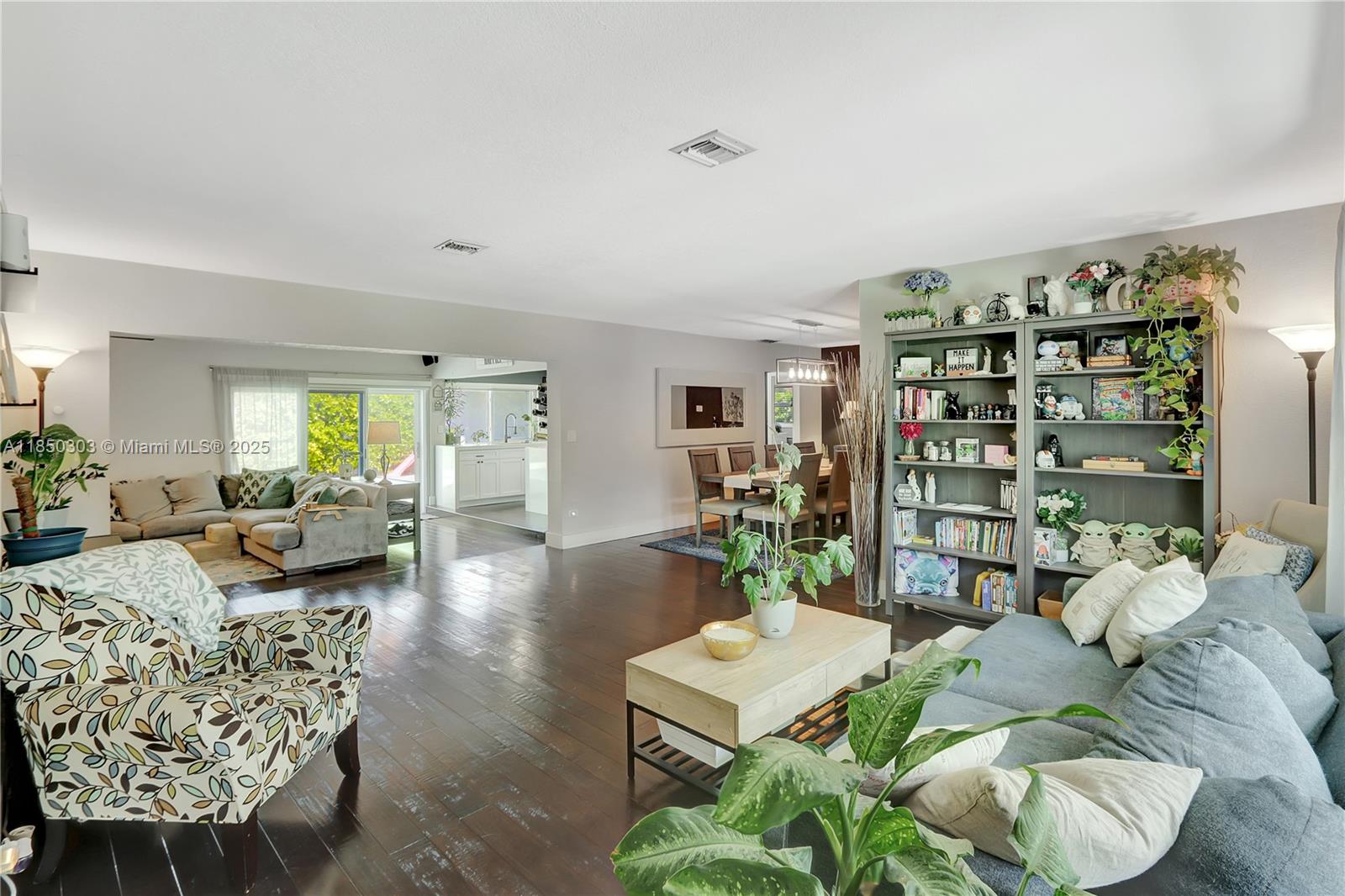 1824 SW 100th Ave Miami, FL 33165