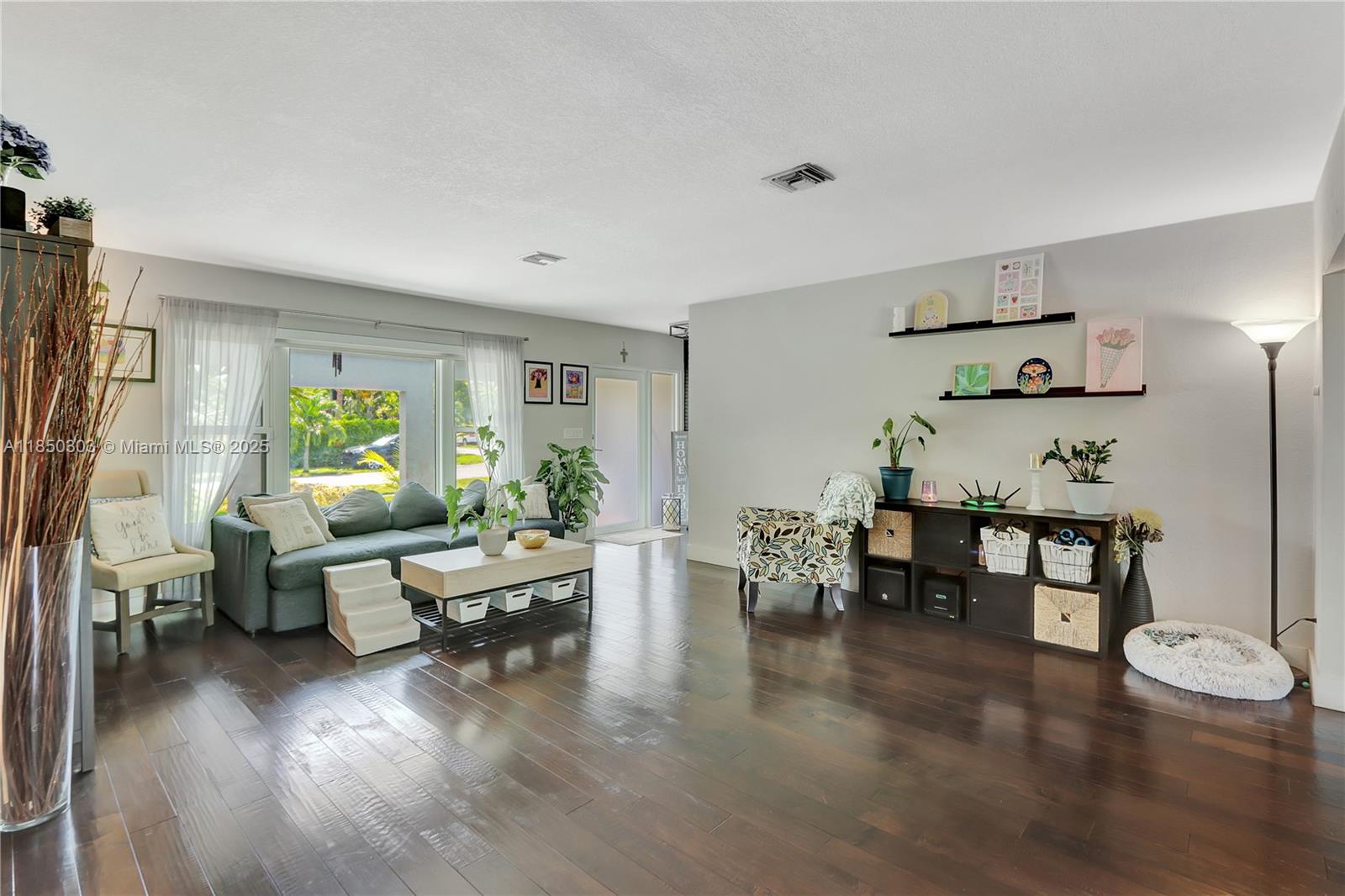 1824 SW 100th Ave Miami, FL 33165