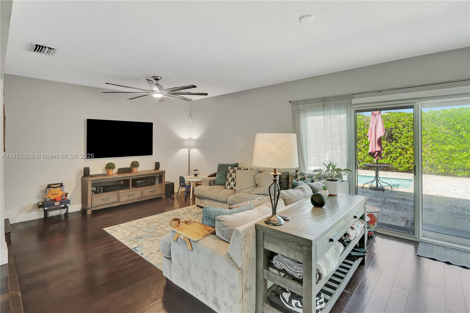 1824 SW 100th Ave Miami, FL 33165