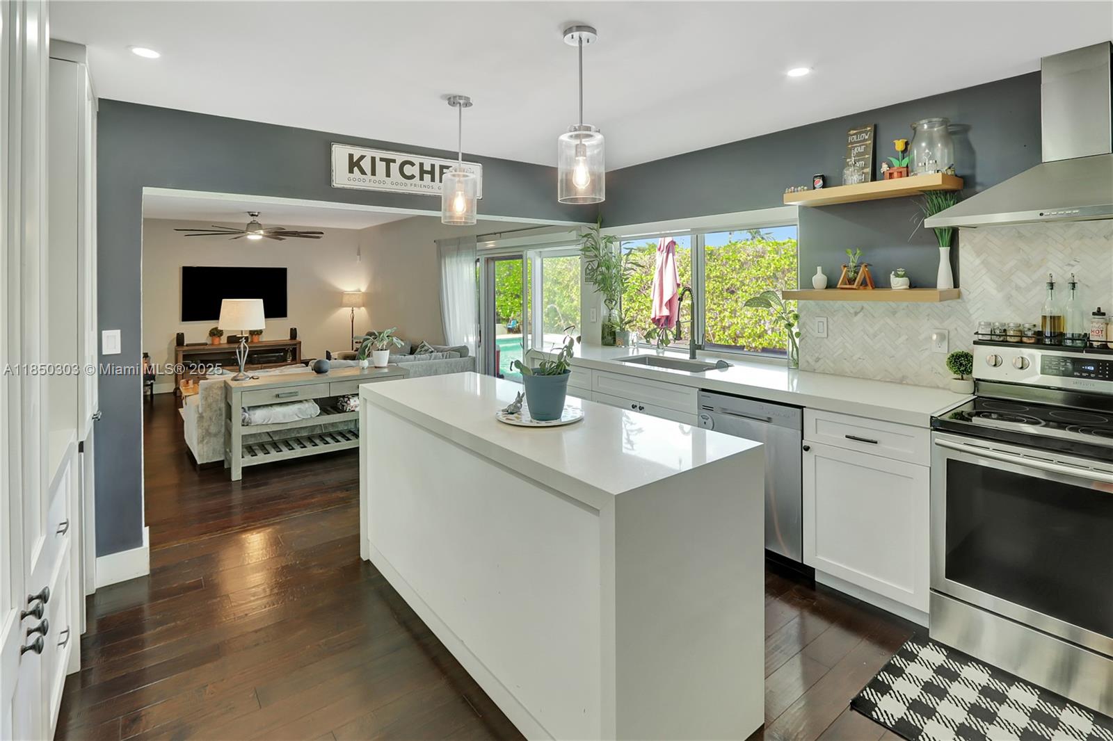 1824 SW 100th Ave Miami, FL 33165