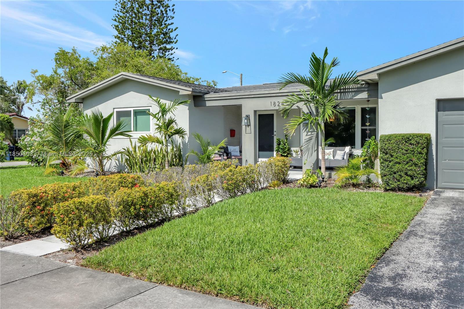 1824 SW 100th Ave Miami, FL 33165