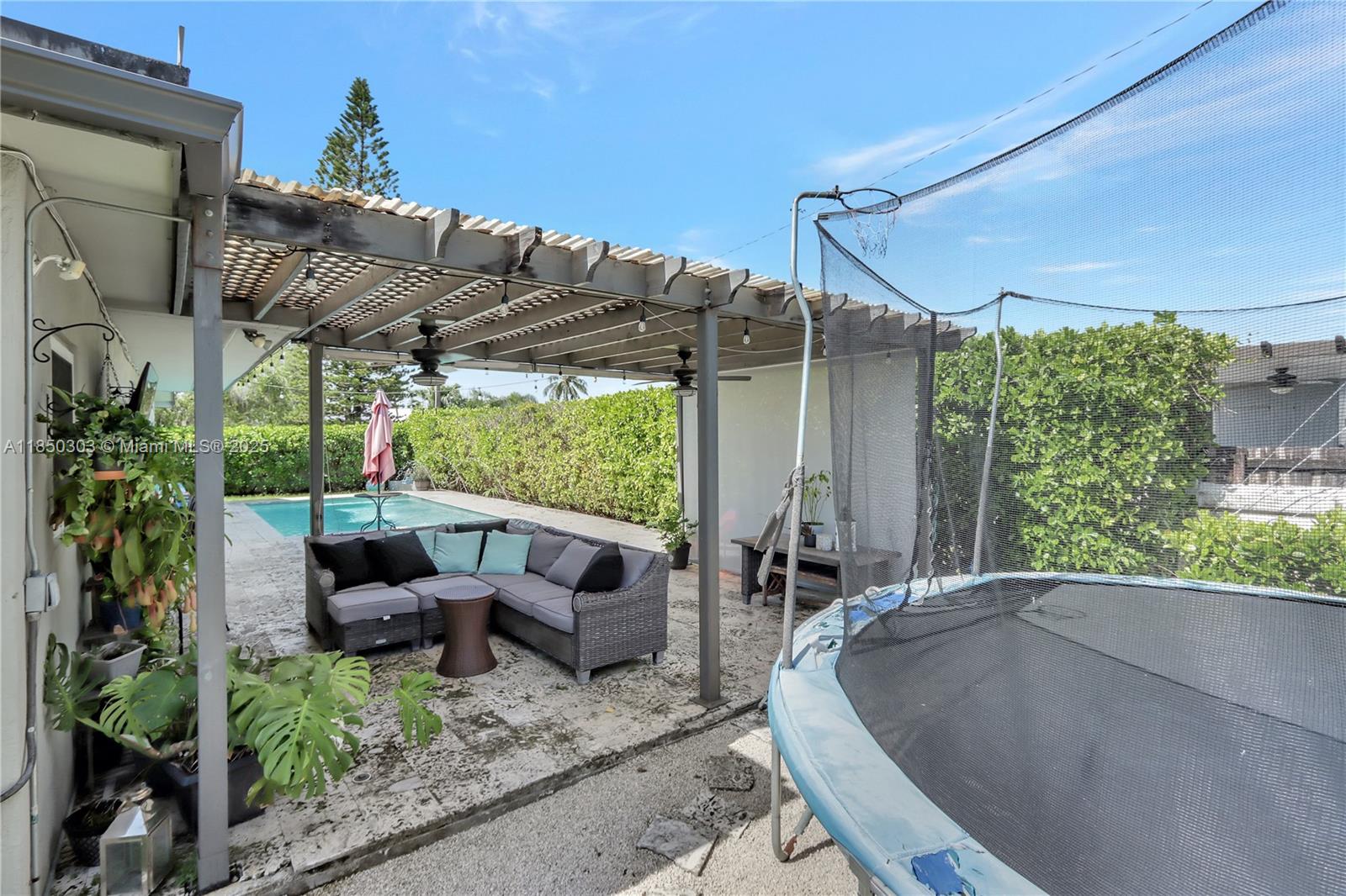 1824 SW 100th Ave Miami, FL 33165