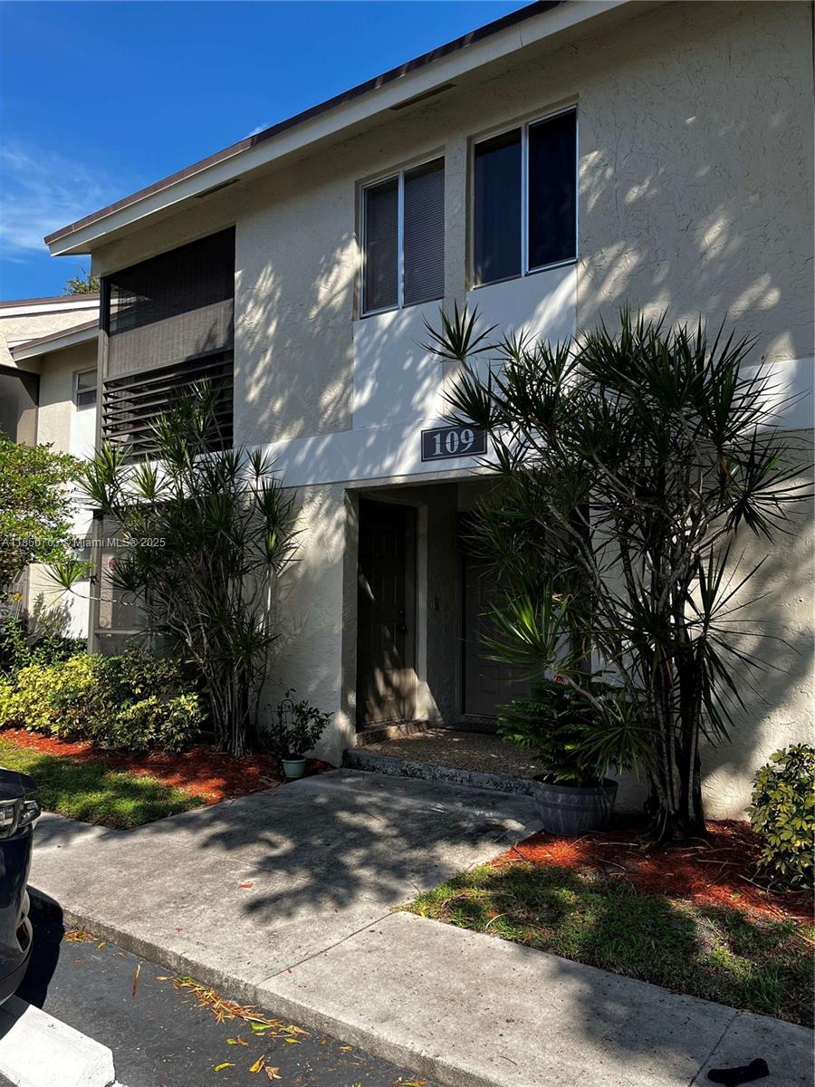 109 Gardens Dr #103