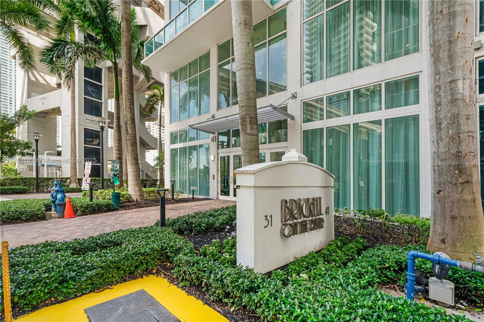 41 SE 5th St #1607