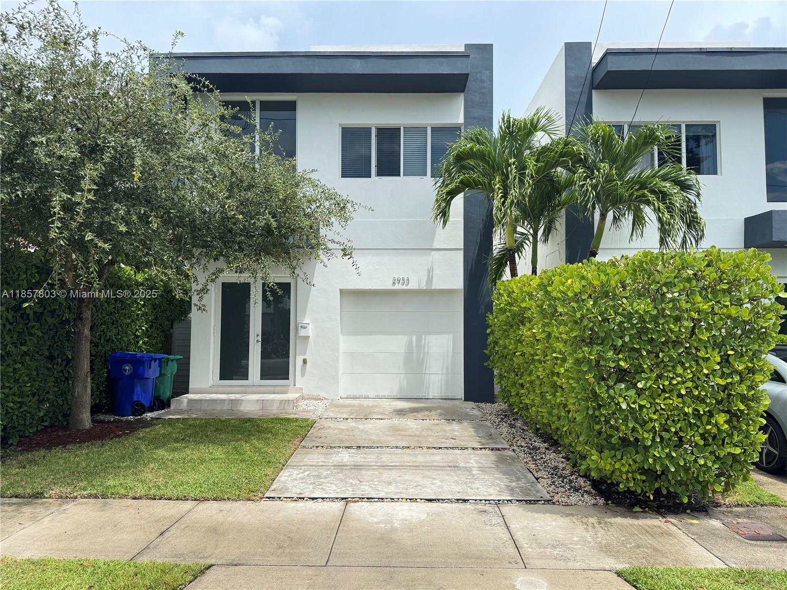 2933 SW 27th Ter