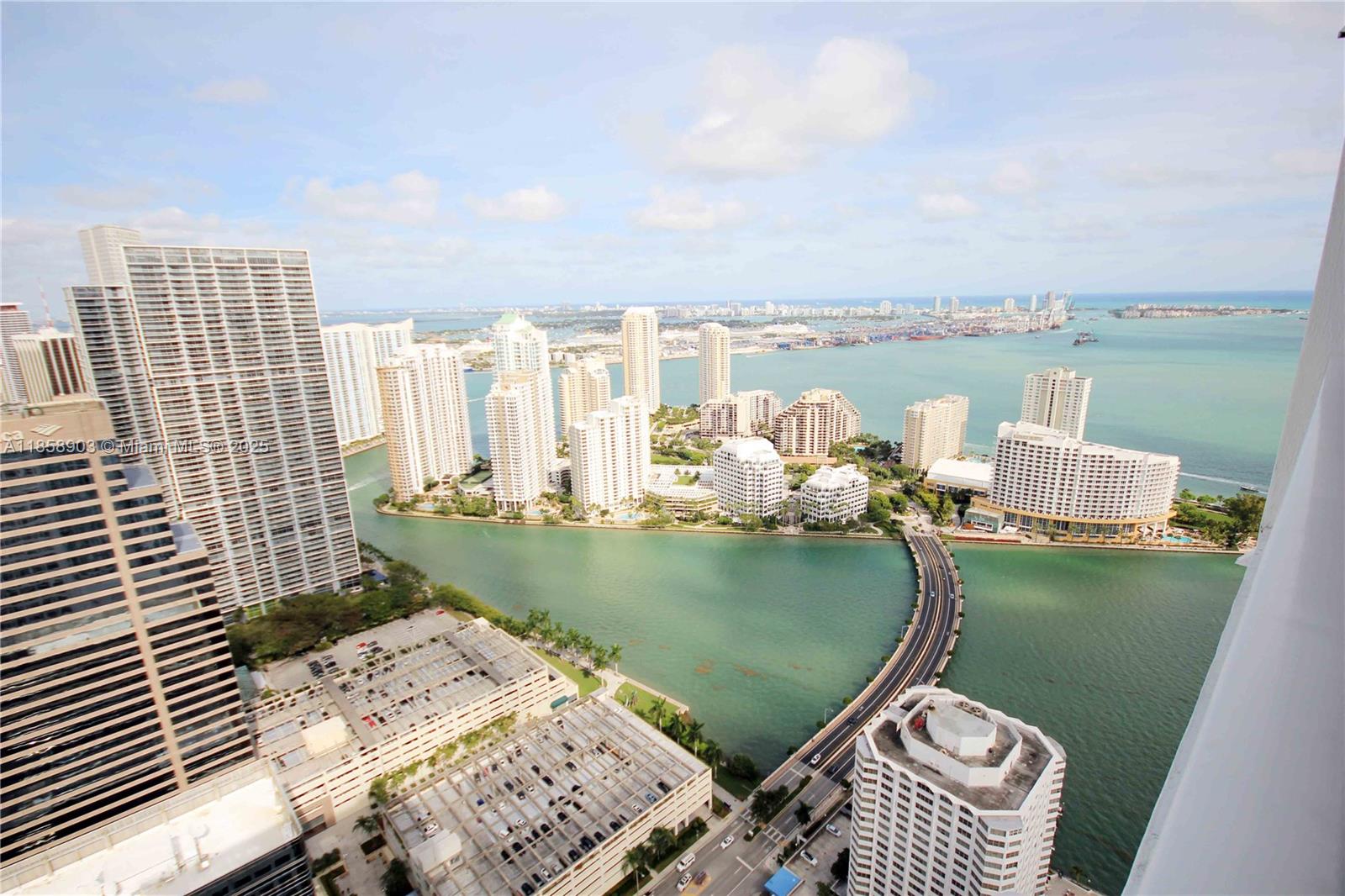950 Brickell Bay Dr #5208