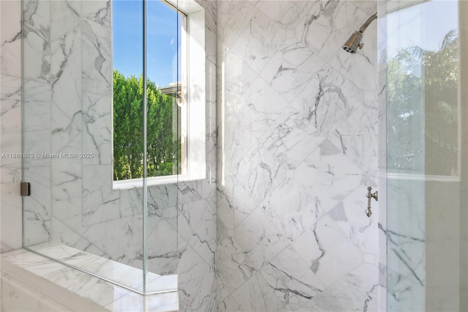 2951 Lake Rdg Ln Weston, FL 33332