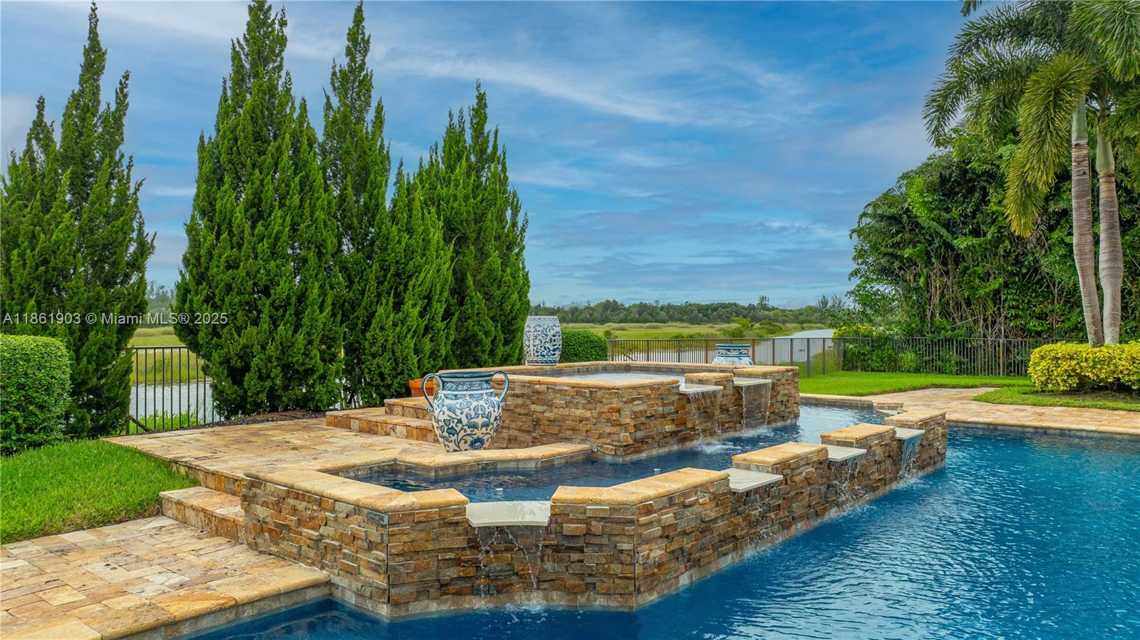 2951 Lake Rdg Ln Weston, FL 33332