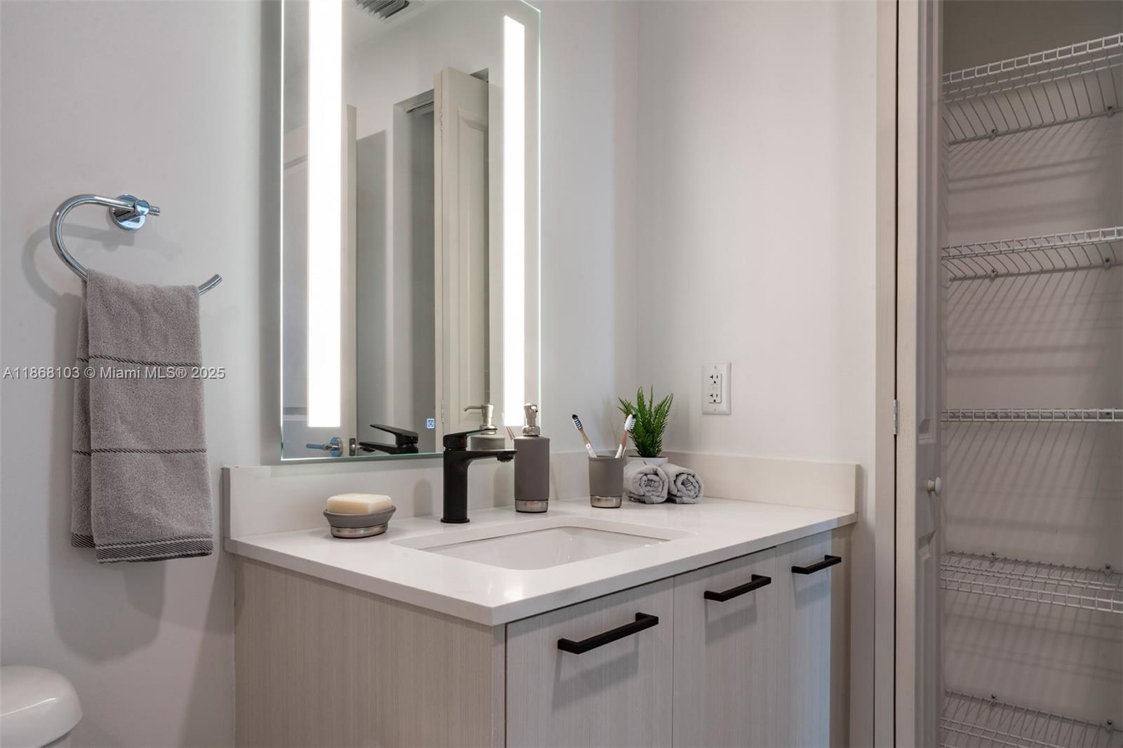 221 SW 12th St #218,Miami, FL 33130