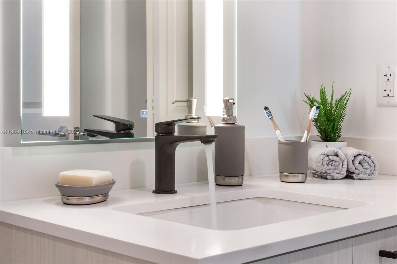 221 SW 12th St #218,Miami, FL 33130