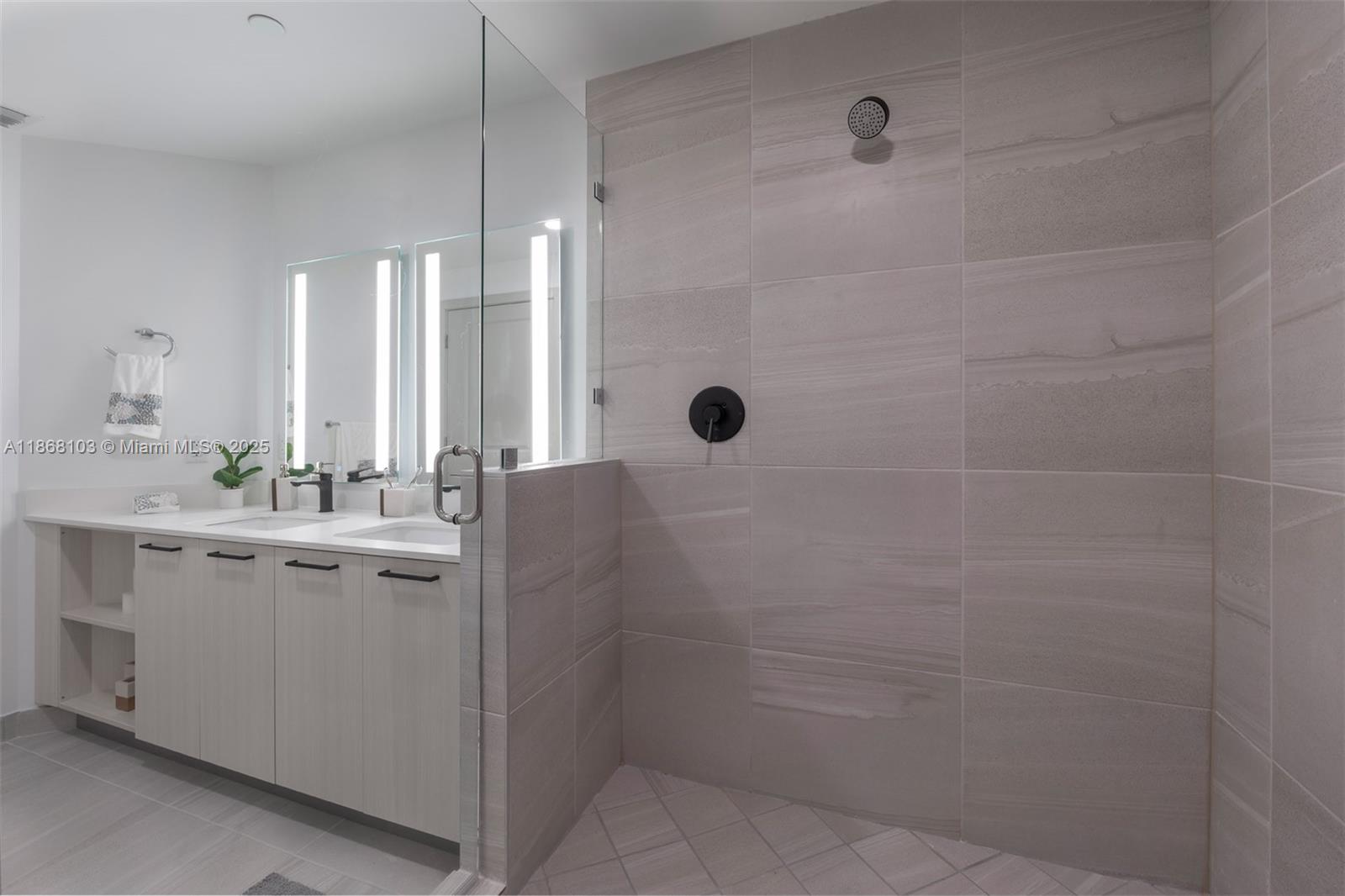 221 SW 12th St #218,Miami, FL 33130