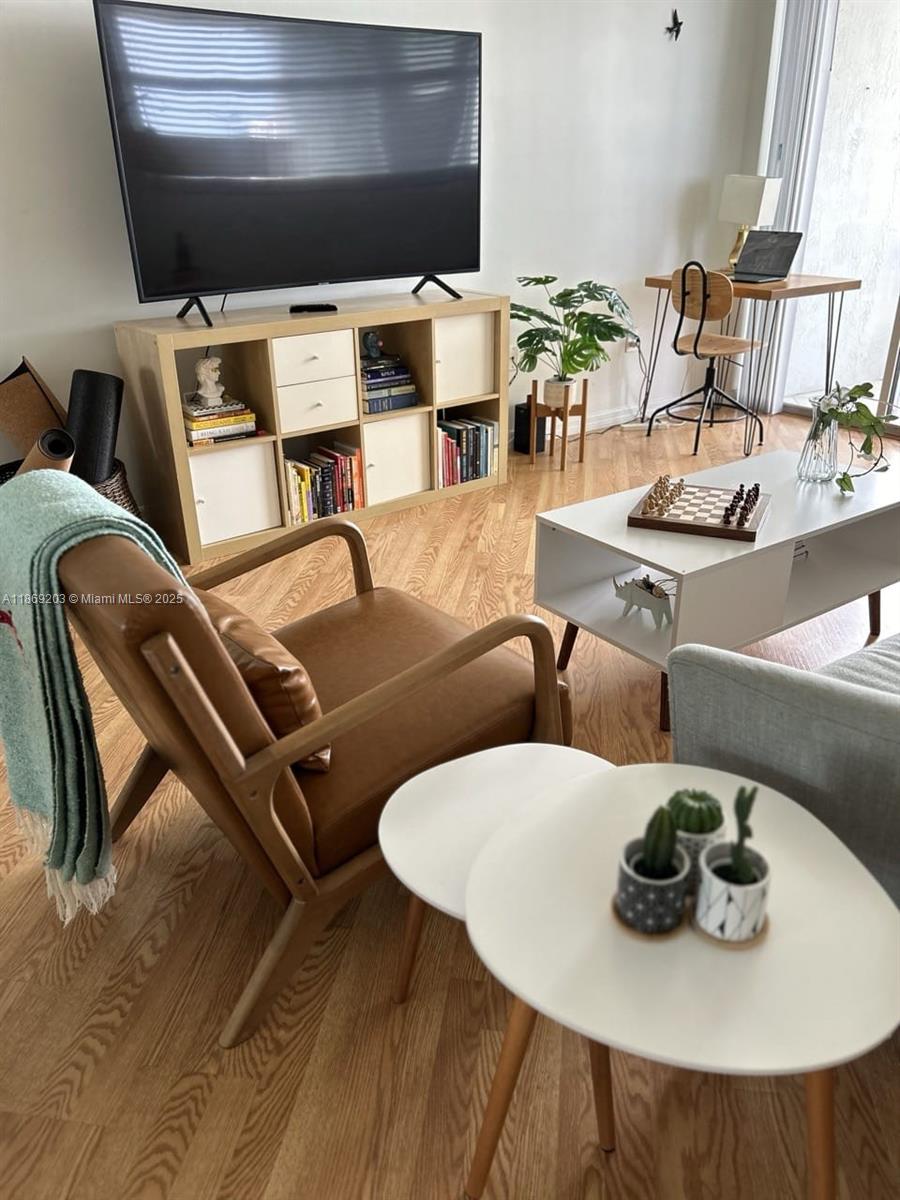 5880 Collins Ave #1007