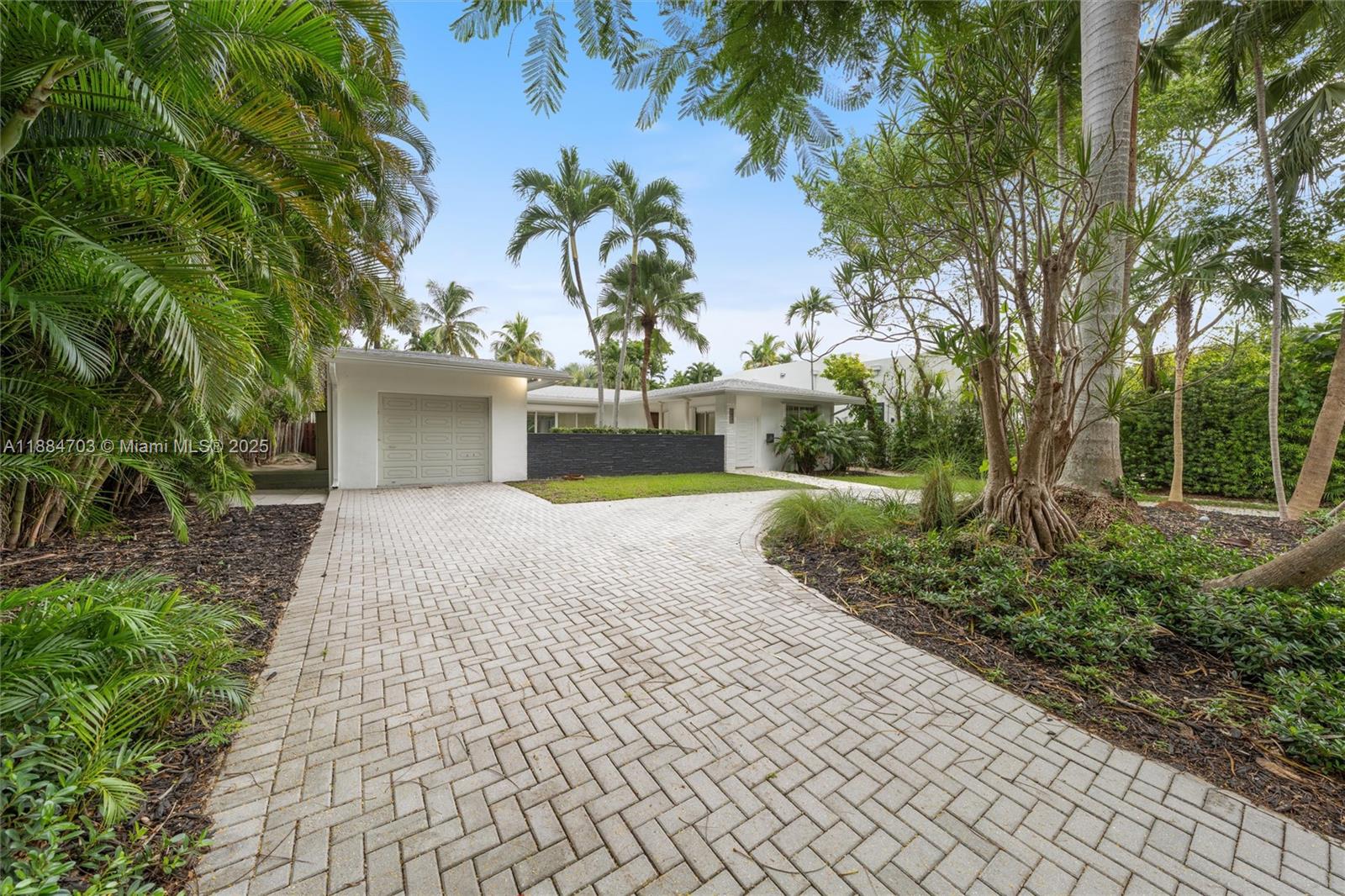 1825 Alamanda Dr North Miami, FL 33181