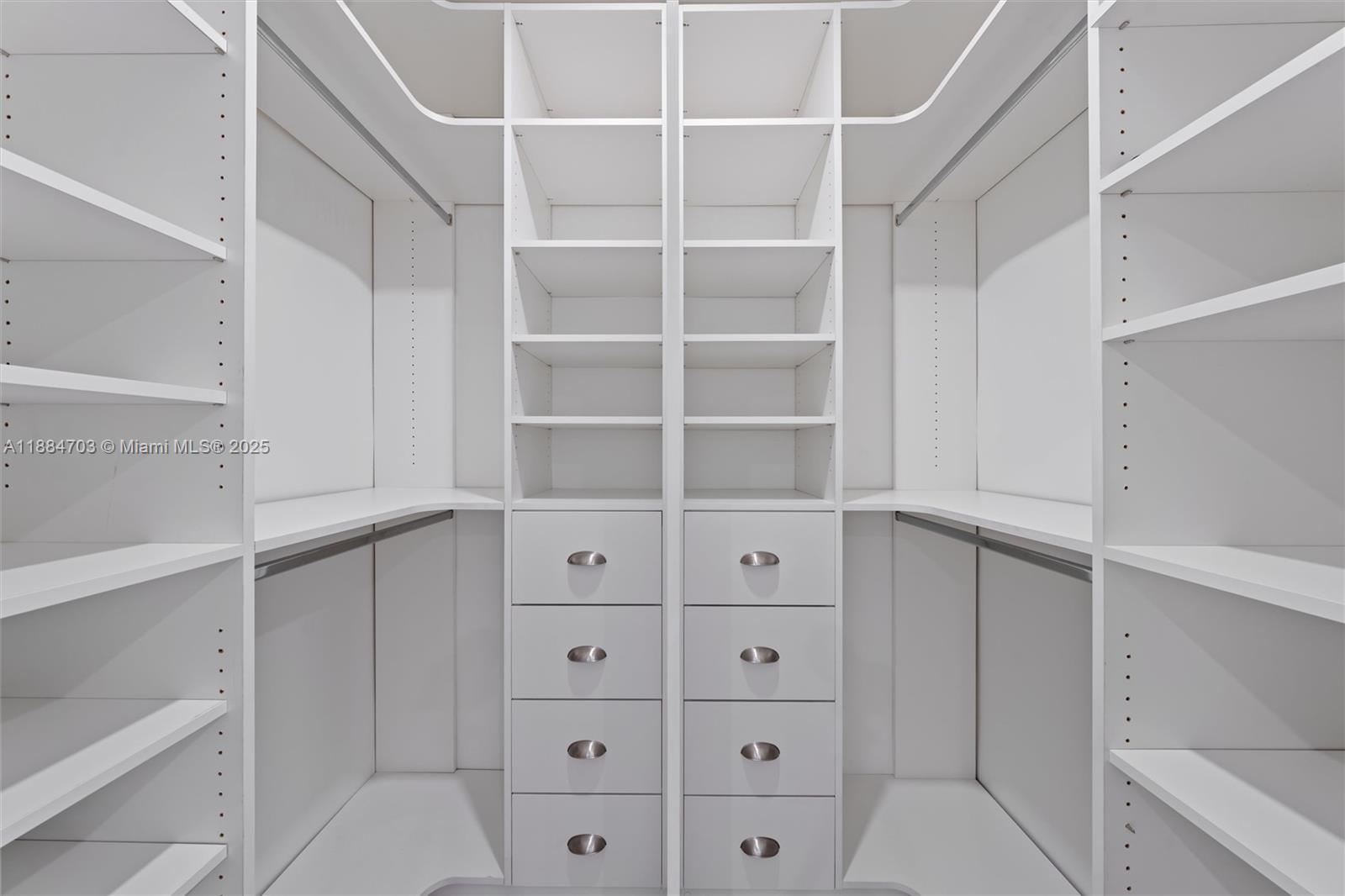 1825 Alamanda Dr North Miami, FL 33181