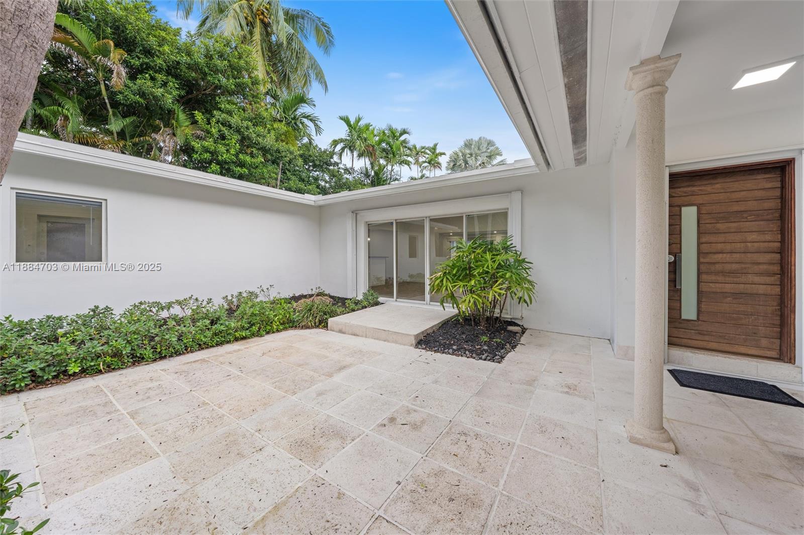 1825 Alamanda Dr North Miami, FL 33181