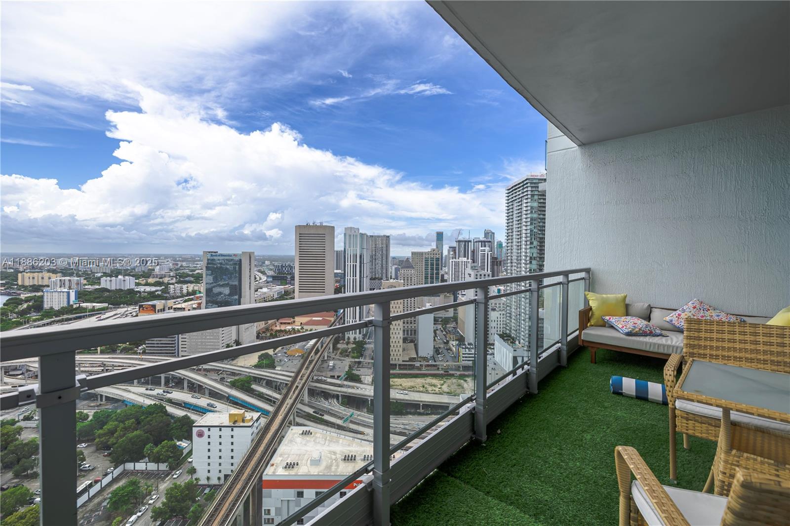 image Ivy Condo15