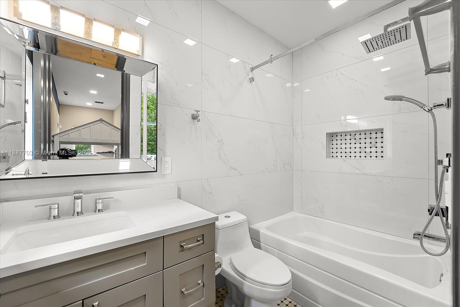 285 Carabela Ct Coral Gables, FL 33143 285 Carabela Ct Coral Gables, FL 33143