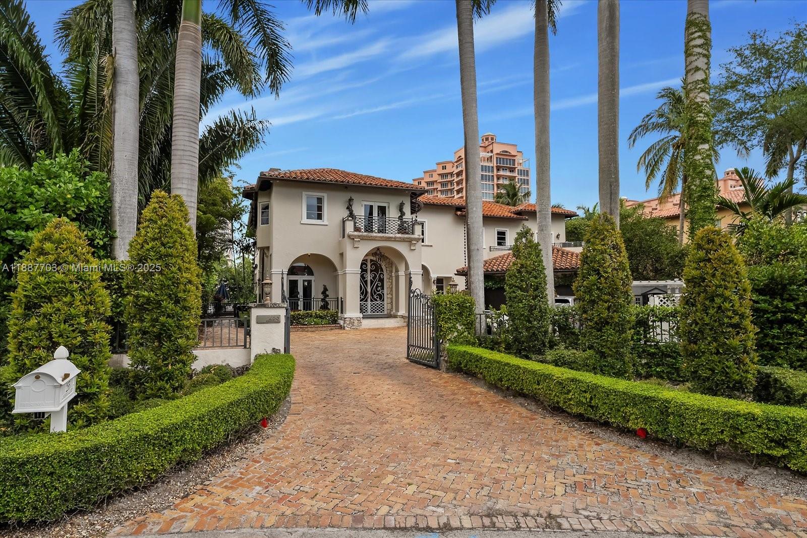 285 Carabela Ct Coral Gables, FL 33143 285 Carabela Ct Coral Gables, FL 33143