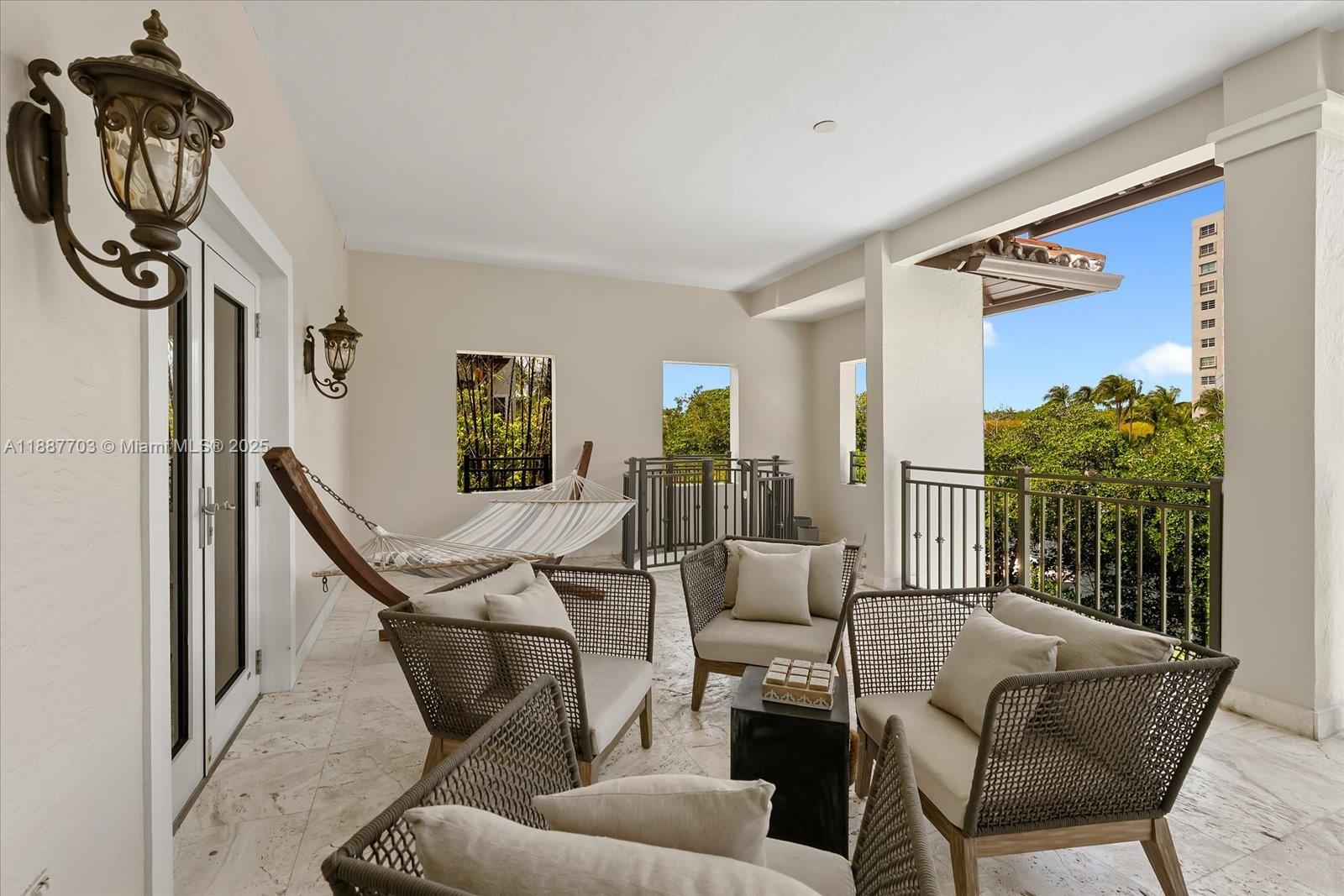 285 Carabela Ct Coral Gables, FL 33143 285 Carabela Ct Coral Gables, FL 33143