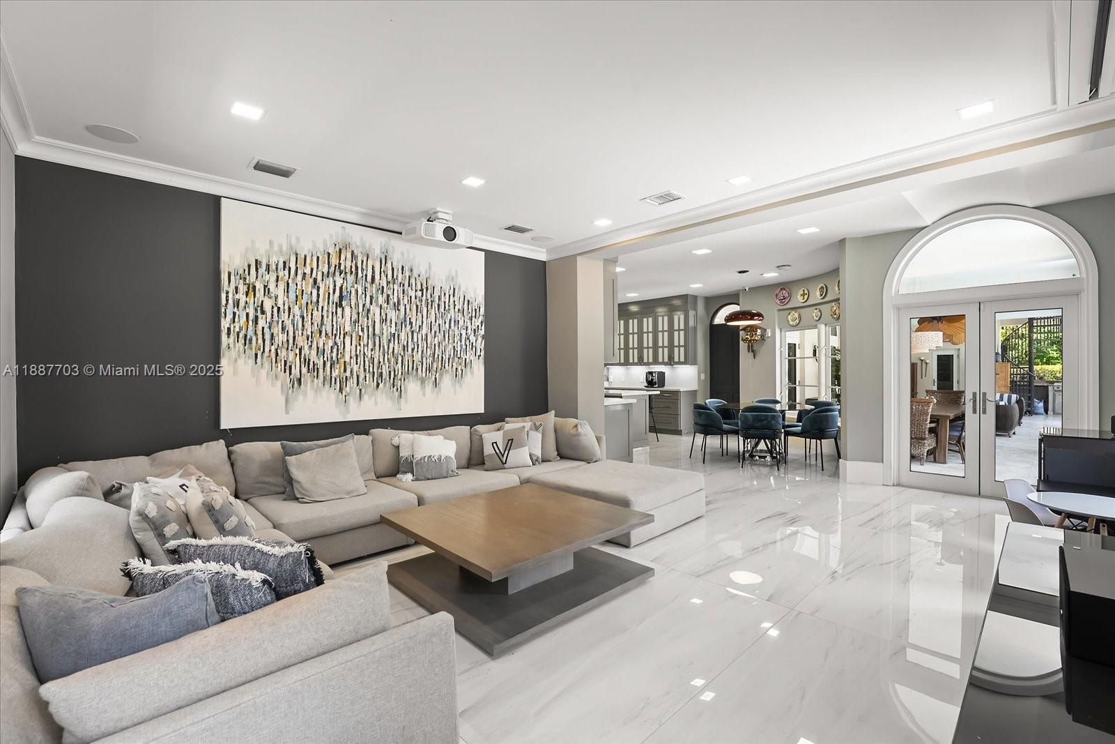 285 Carabela Ct Coral Gables, FL 33143 285 Carabela Ct Coral Gables, FL 33143
