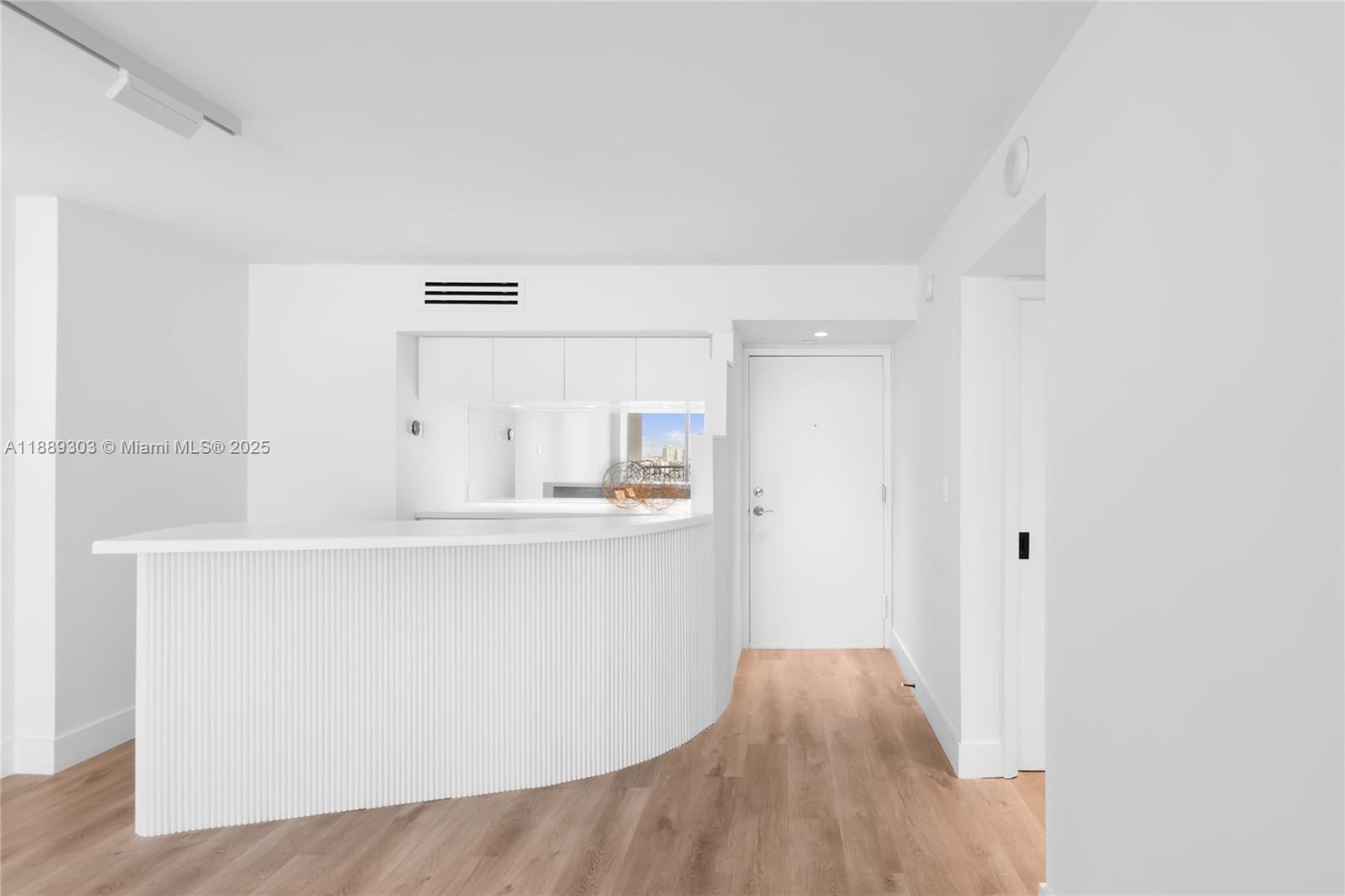 2655 Collins Ave #2408