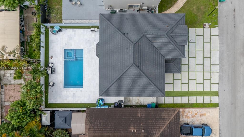 8248 NW 195th Ter