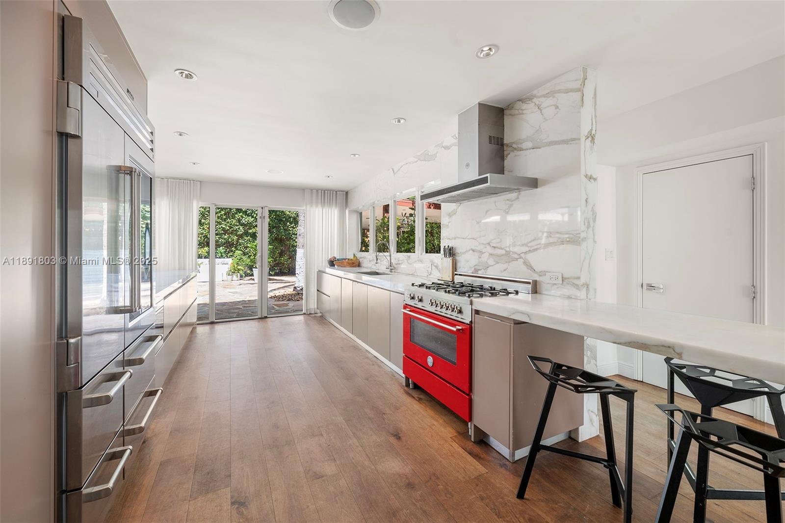 2701 N Bay Rd Miami Beach, FL 33140