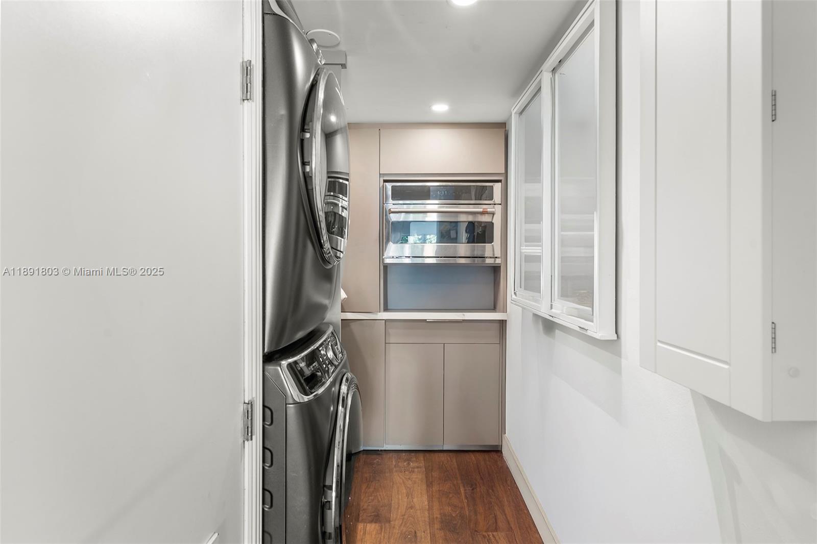 2701 N Bay Rd Miami Beach, FL 33140