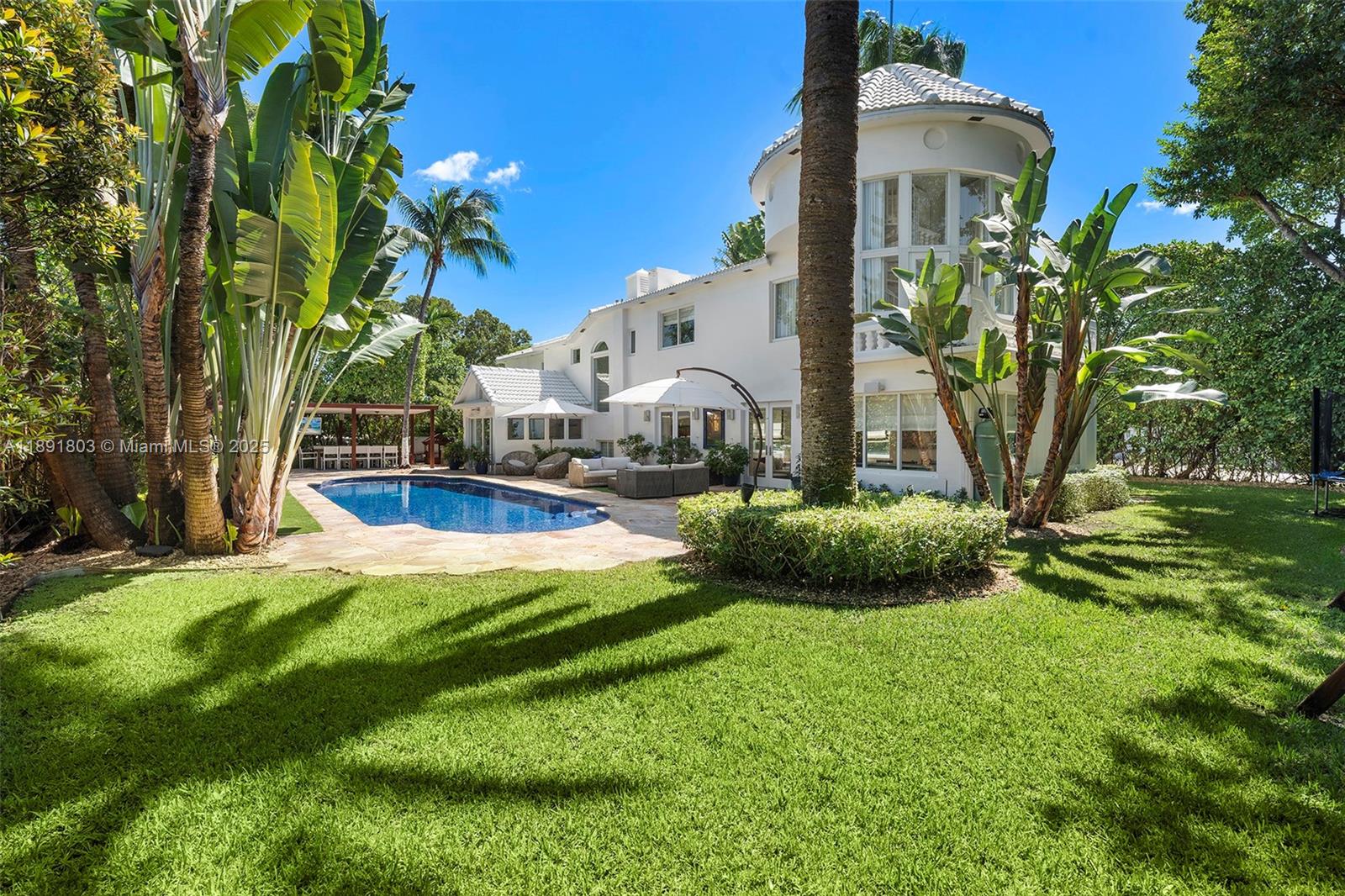 2701 N Bay Rd Miami Beach, FL 33140