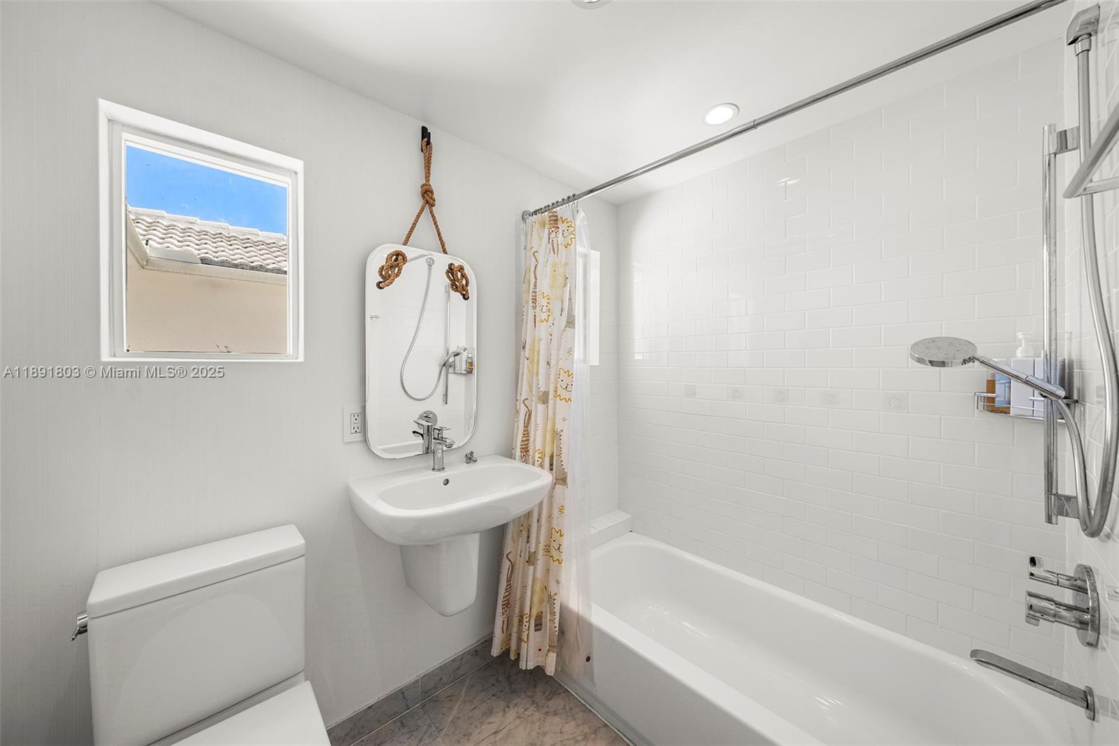 2701 N Bay Rd Miami Beach, FL 33140