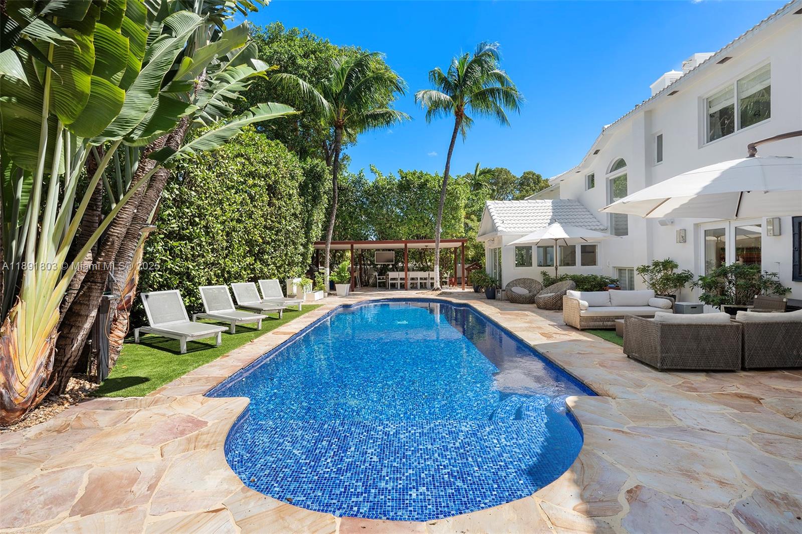 2701 N Bay Rd Miami Beach, FL 33140