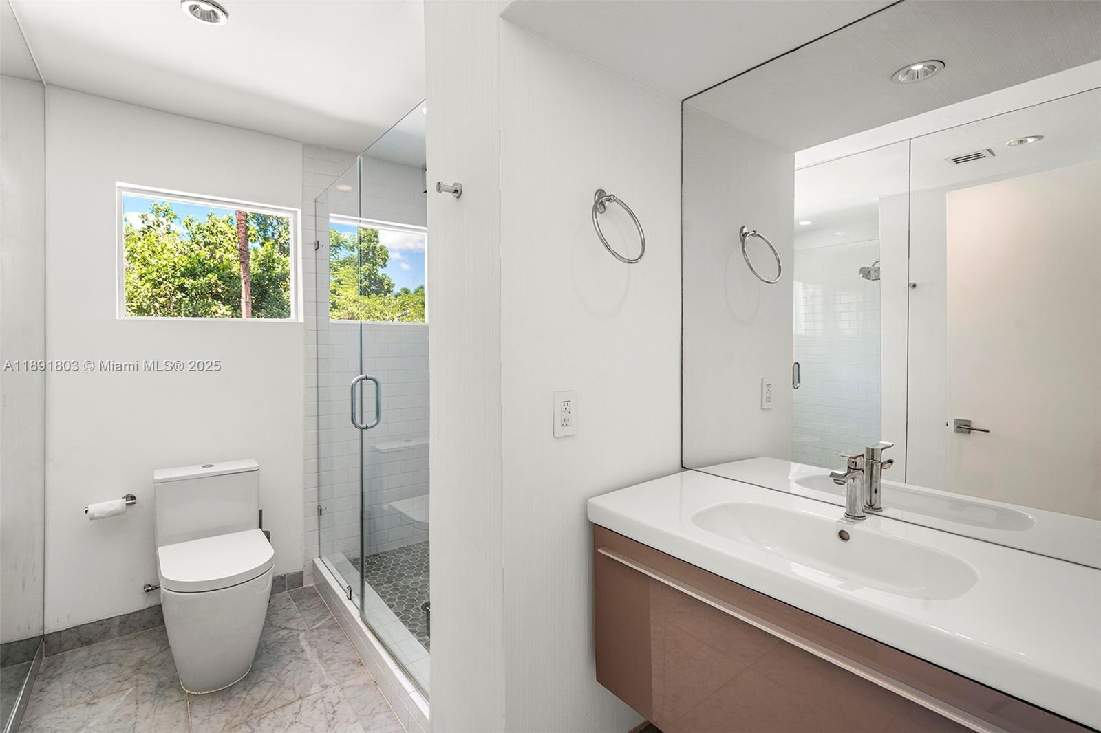 2701 N Bay Rd Miami Beach, FL 33140