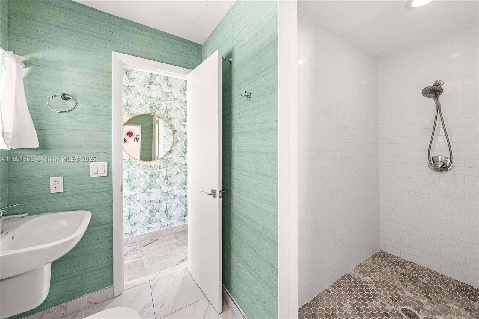 2701 N Bay Rd Miami Beach, FL 33140