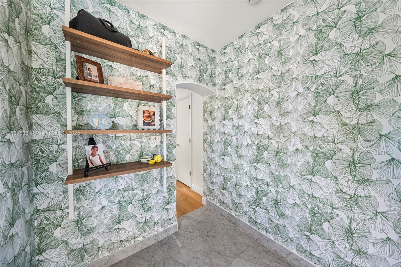 2701 N Bay Rd Miami Beach, FL 33140