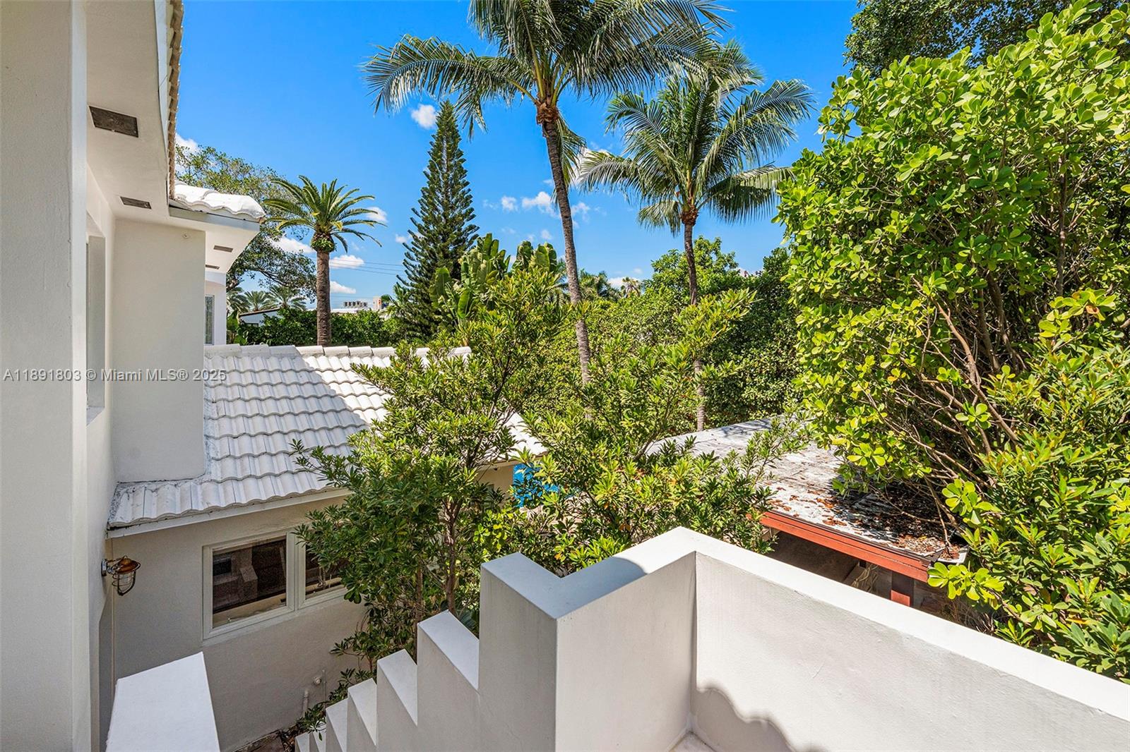 2701 N Bay Rd Miami Beach, FL 33140