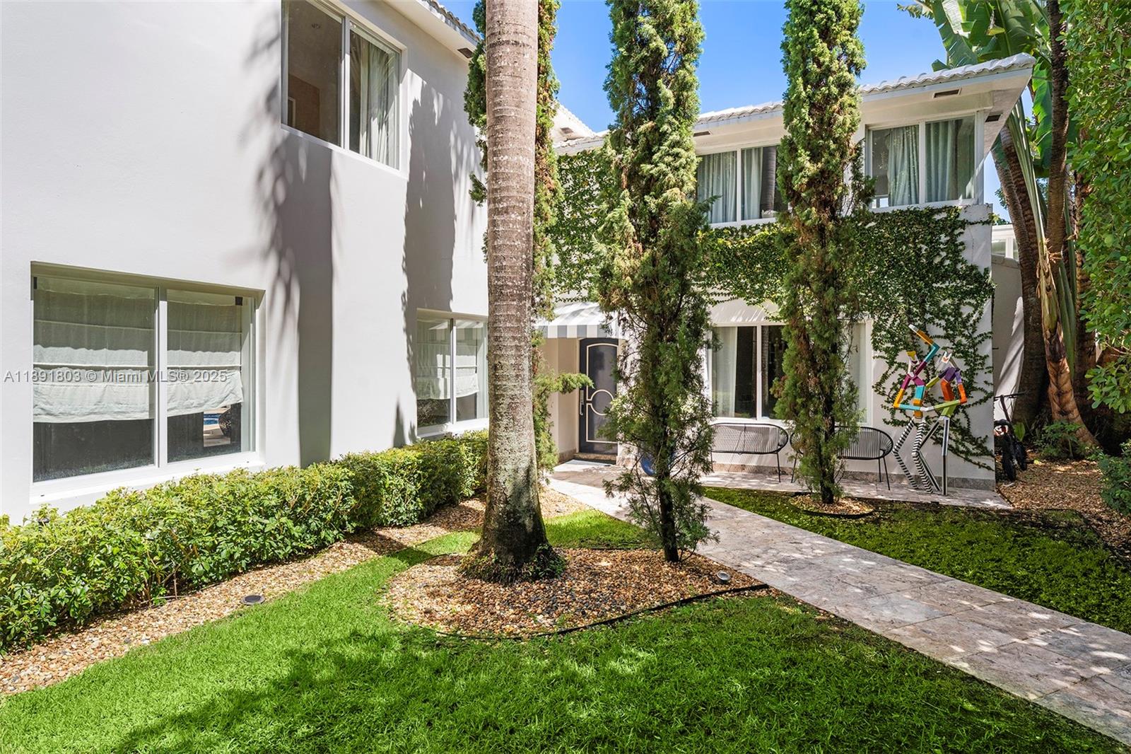 2701 N Bay Rd Miami Beach, FL 33140