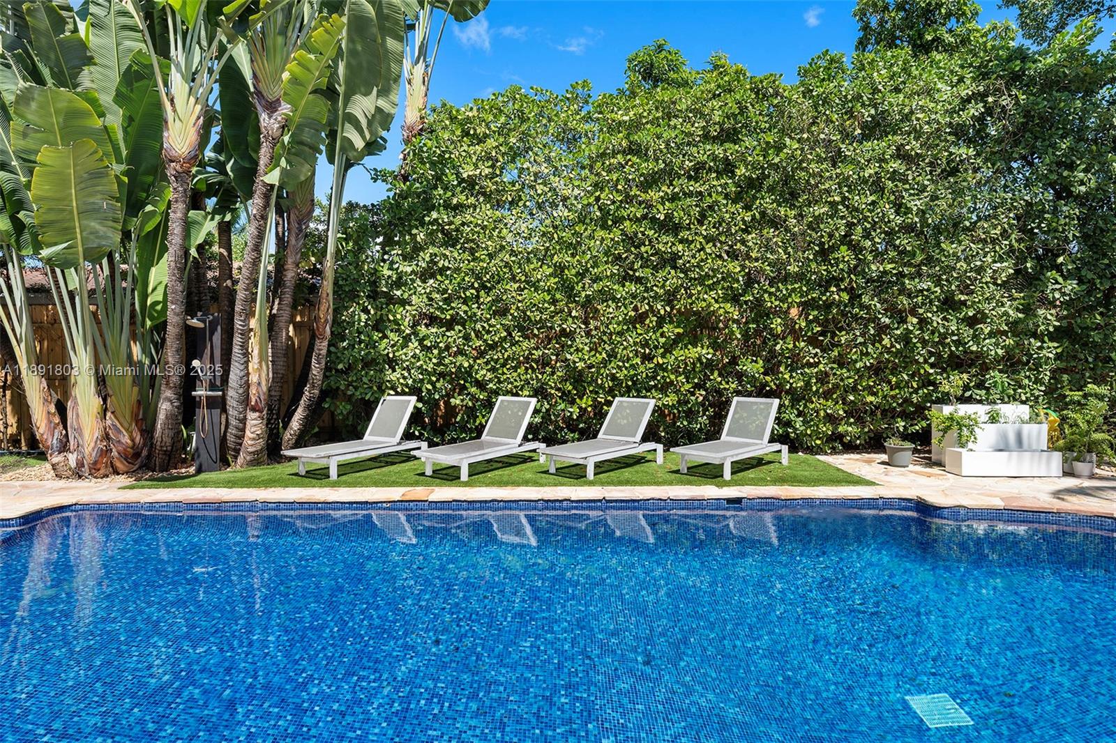 2701 N Bay Rd Miami Beach, FL 33140