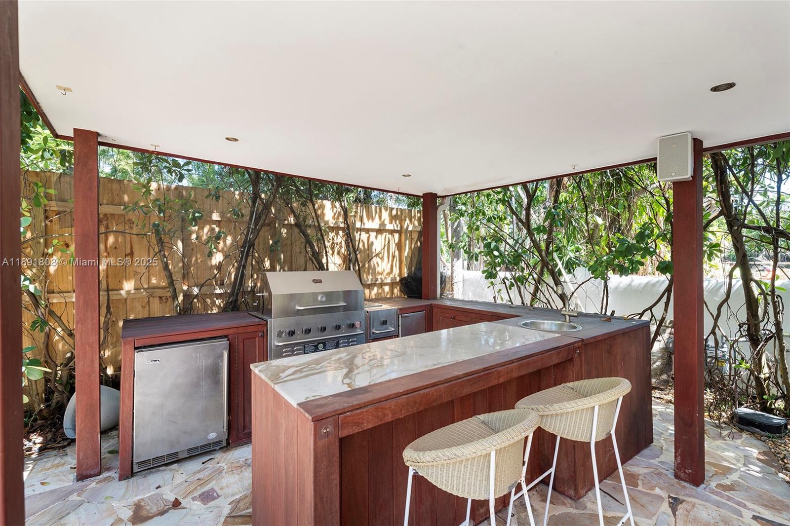 2701 N Bay Rd Miami Beach, FL 33140