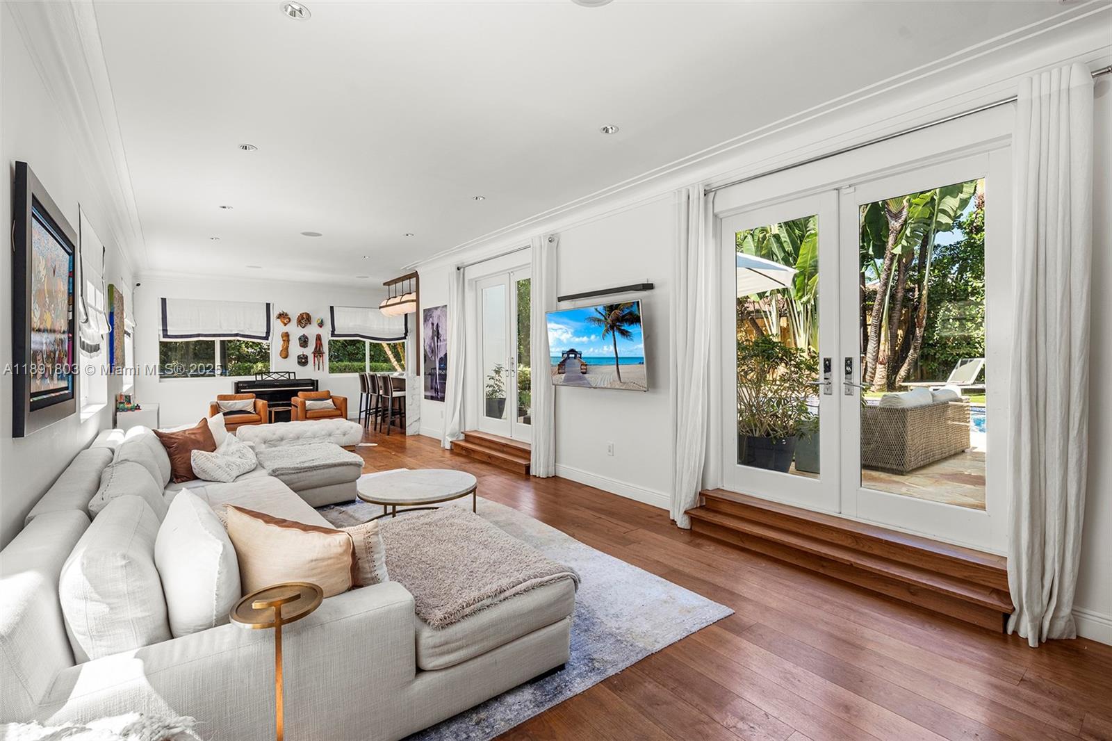 2701 N Bay Rd Miami Beach, FL 33140